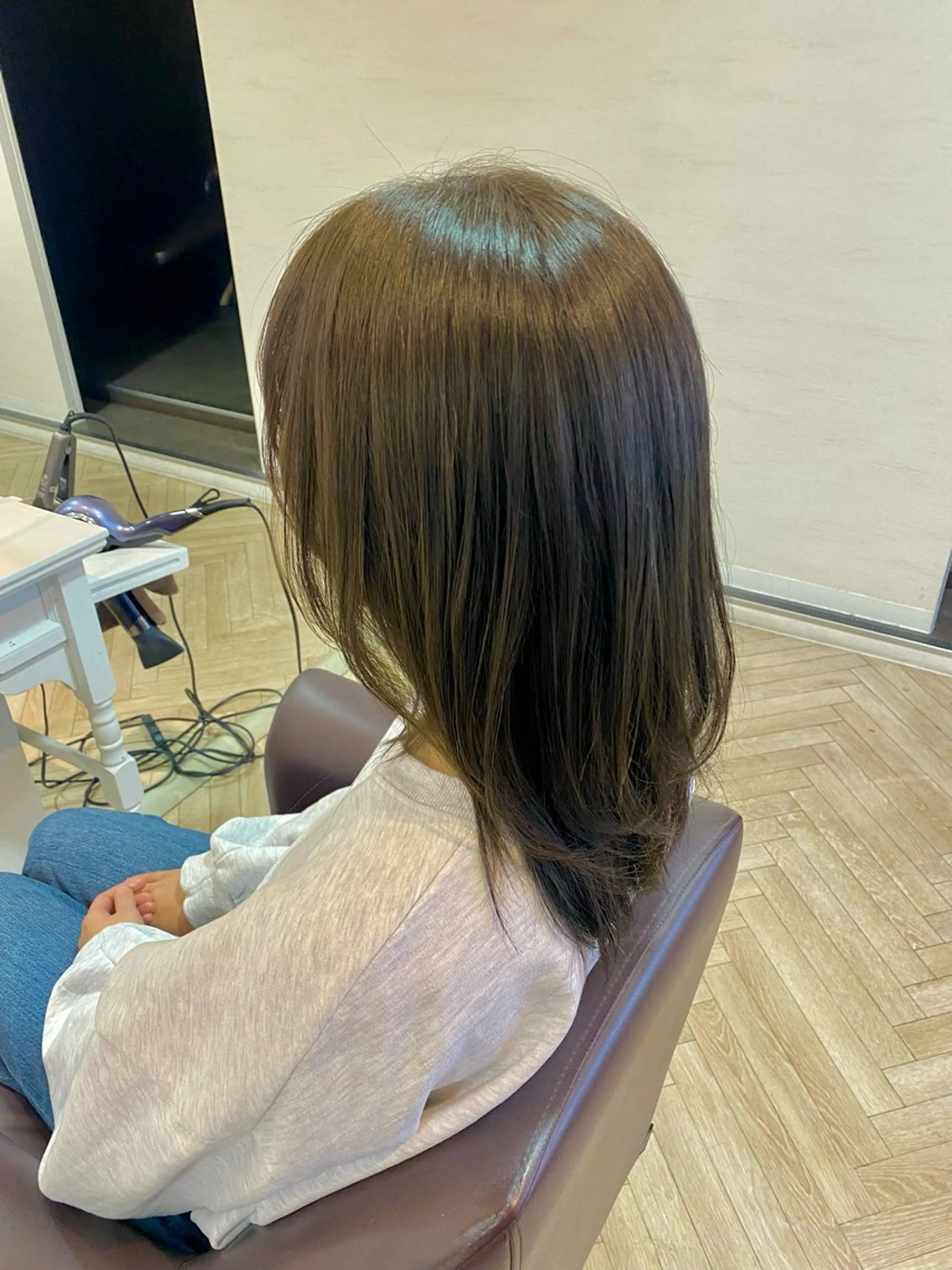 セミロング カラー オリーブカラー カット ヘアカラー Reginavita栄店 【レジナヴィータ】所属・鈴木 二依奈のヘアスタイル