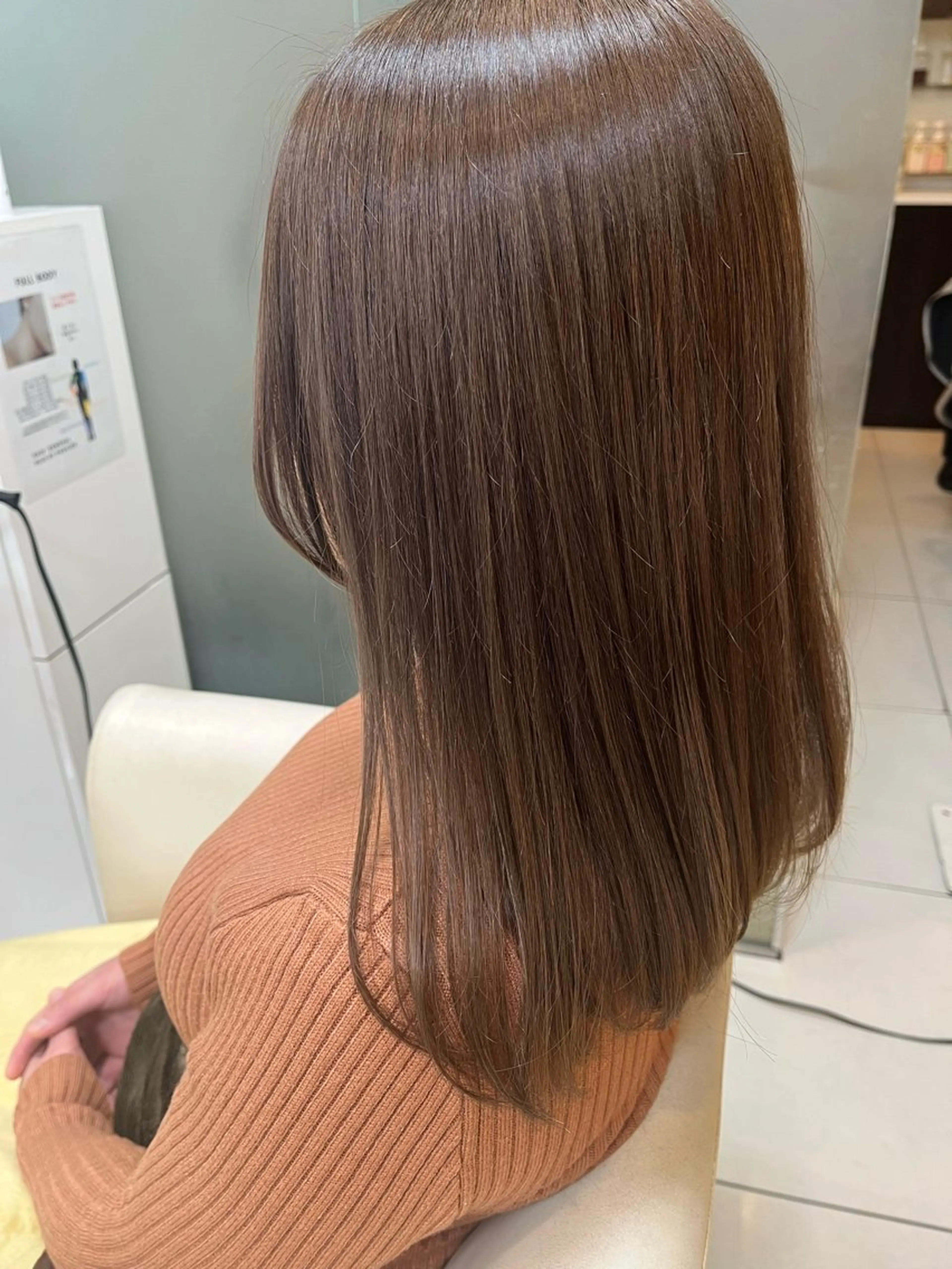 セミロング カラー 透明感カラー グレージュ ヘアケアベースウィズ所属・柳川 玲也のヘアスタイル