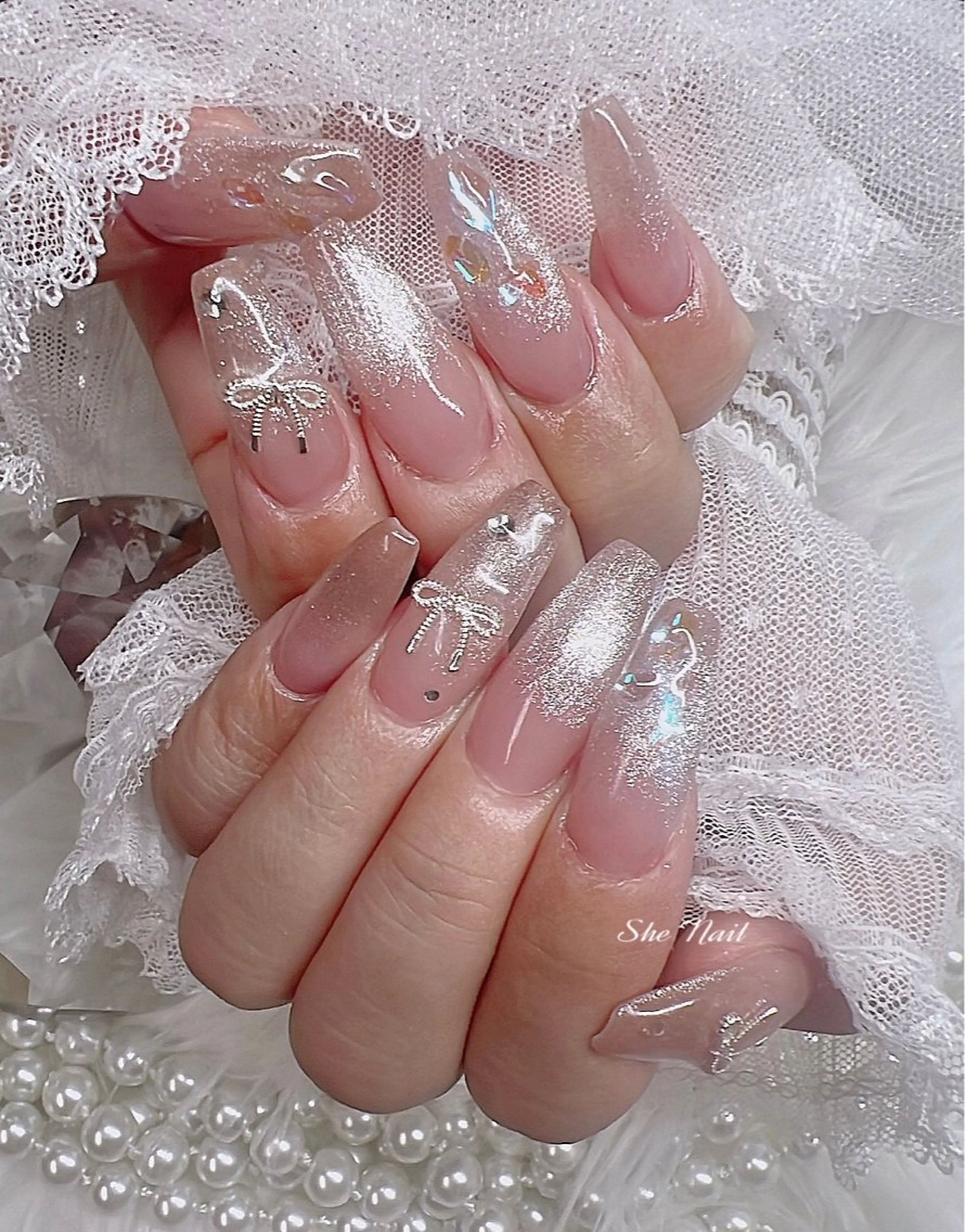 ネイル チークネイル 長さ出し フレンチネイル ガラスフレンチ キラキラネイル ハンドネイル She Nail所属・ISA_ BELLAのネイルデザイン