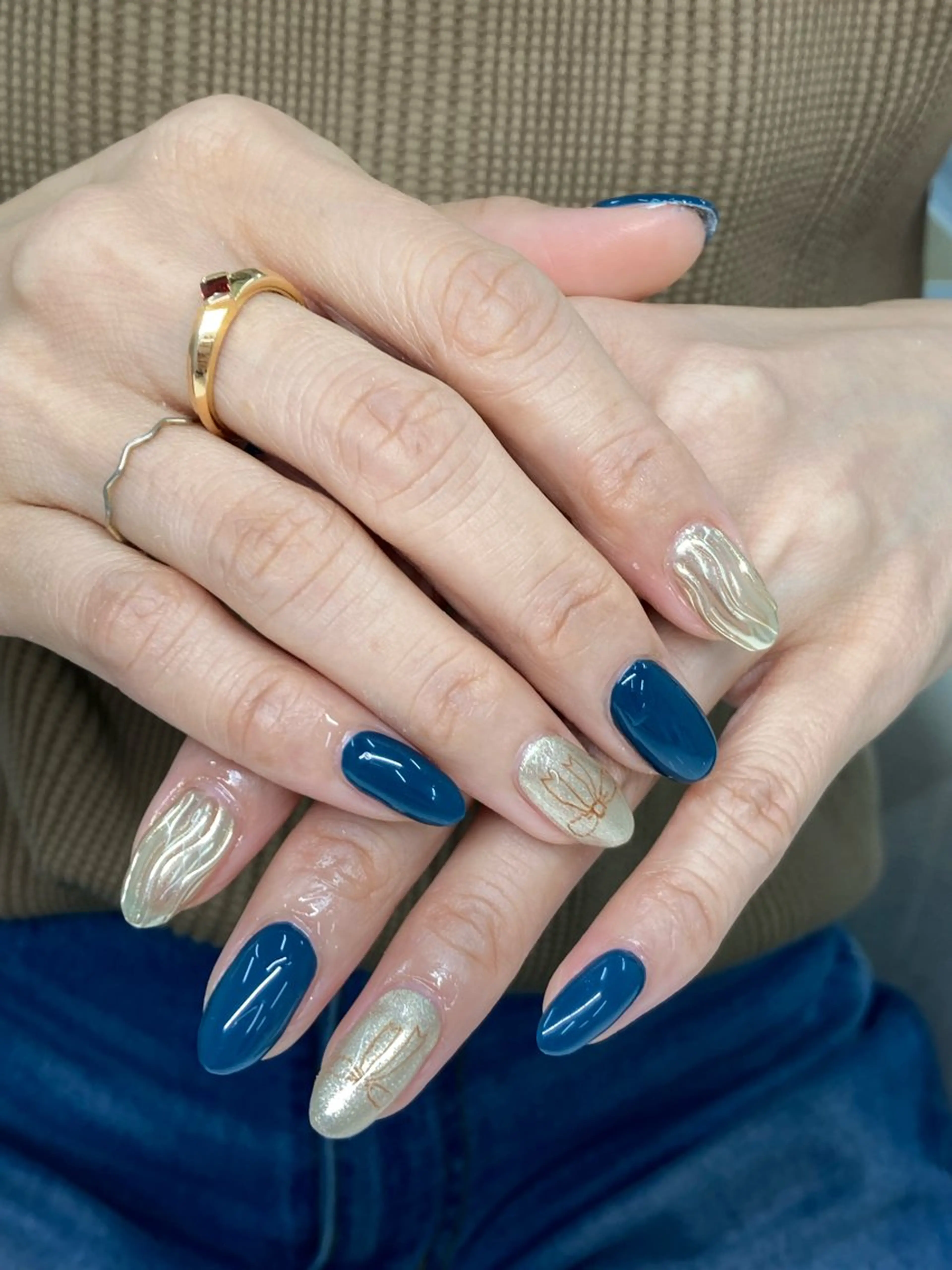 ネイル ゴールド ネイビー シンプルネイル Nail Total beauty salon Laki所属・佐々木 優花のネイルデザイン