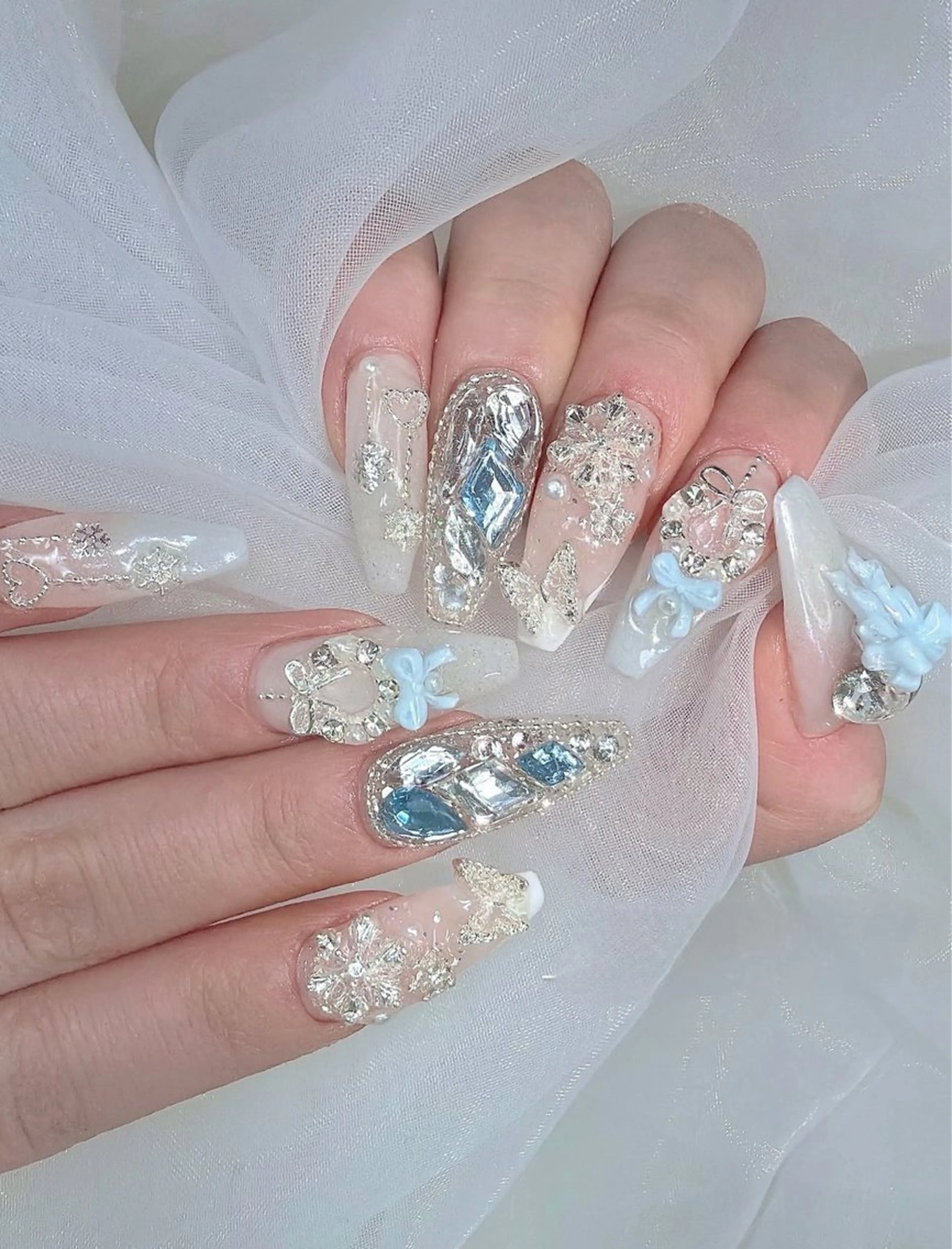 ネイル アニマル柄 オーロラネイル チークネイル フラッシュネイル ジェルネイル ハンドネイル Lyna 池袋のネイルデザイン