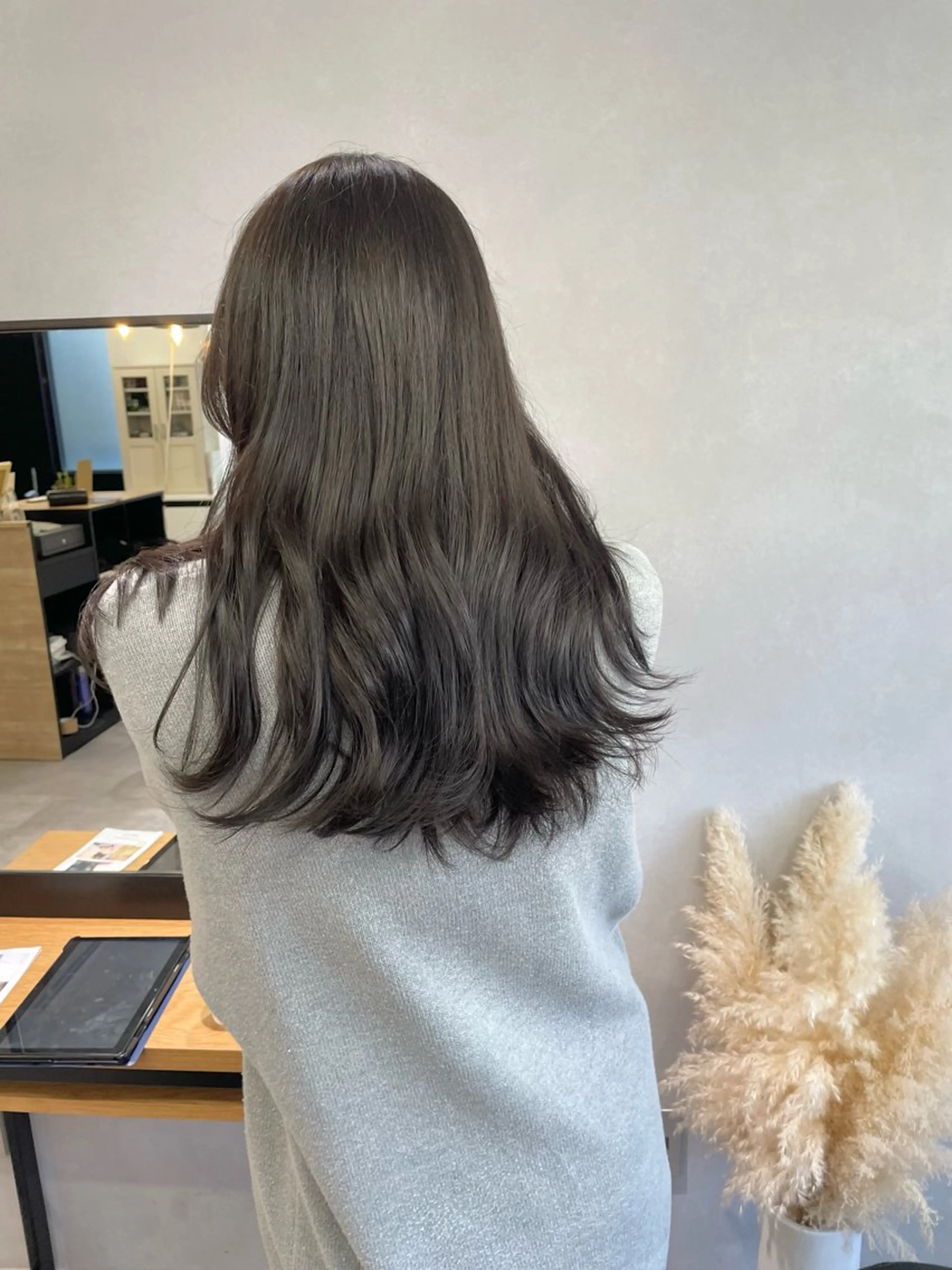 ロング カラー ヘアアレンジ アッシュ 透明感カラー オリーブアッシュ カット ヘアカラー トリートメント ベージュ/オリーブ ボブ/小笠原汐海のヘアスタイル