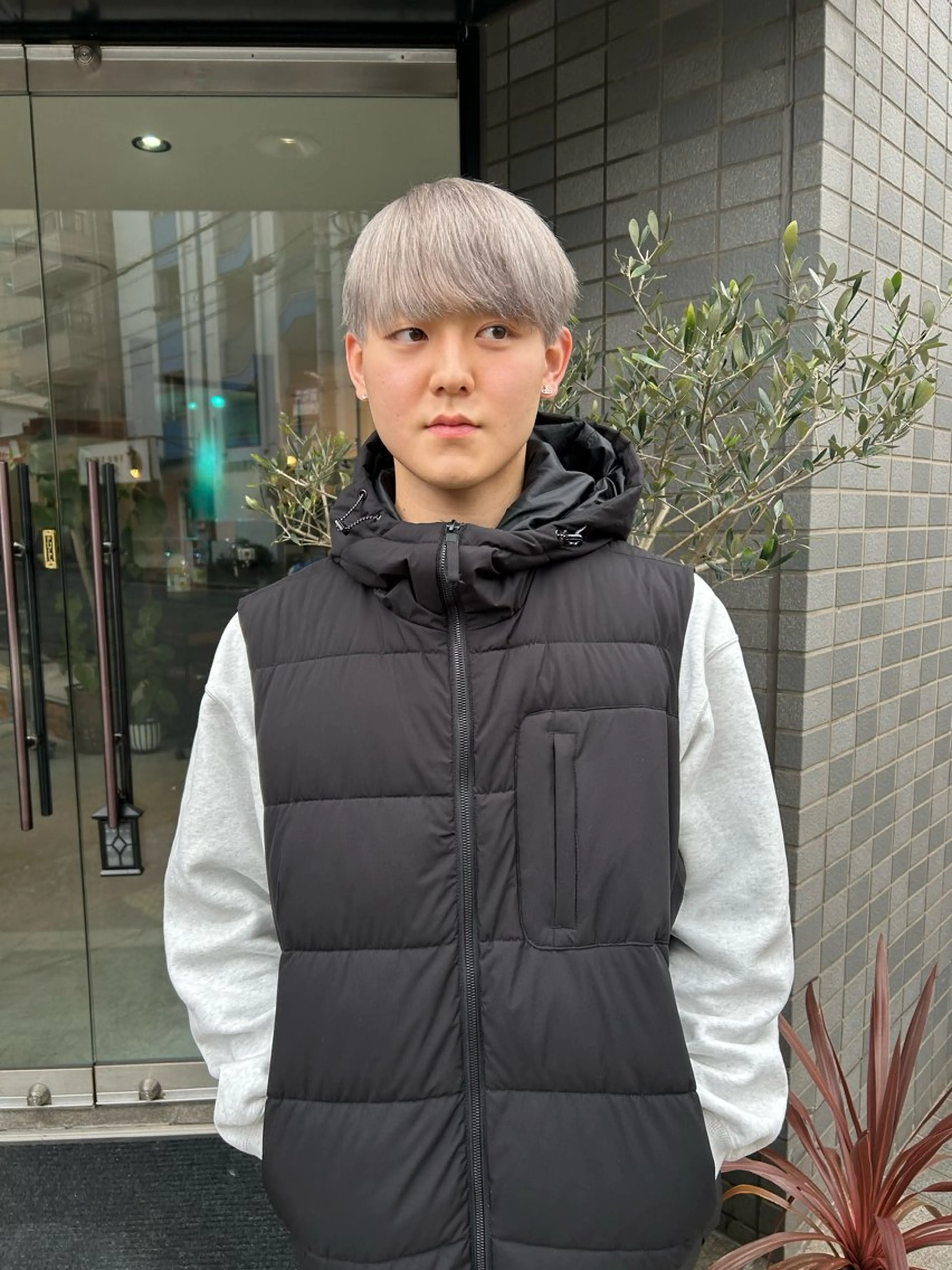 ショート カラー メンズ メンズブリーチ 黒髪 ブリーチ カット ヘアカラー (h)wim ウィムのヘアスタイル