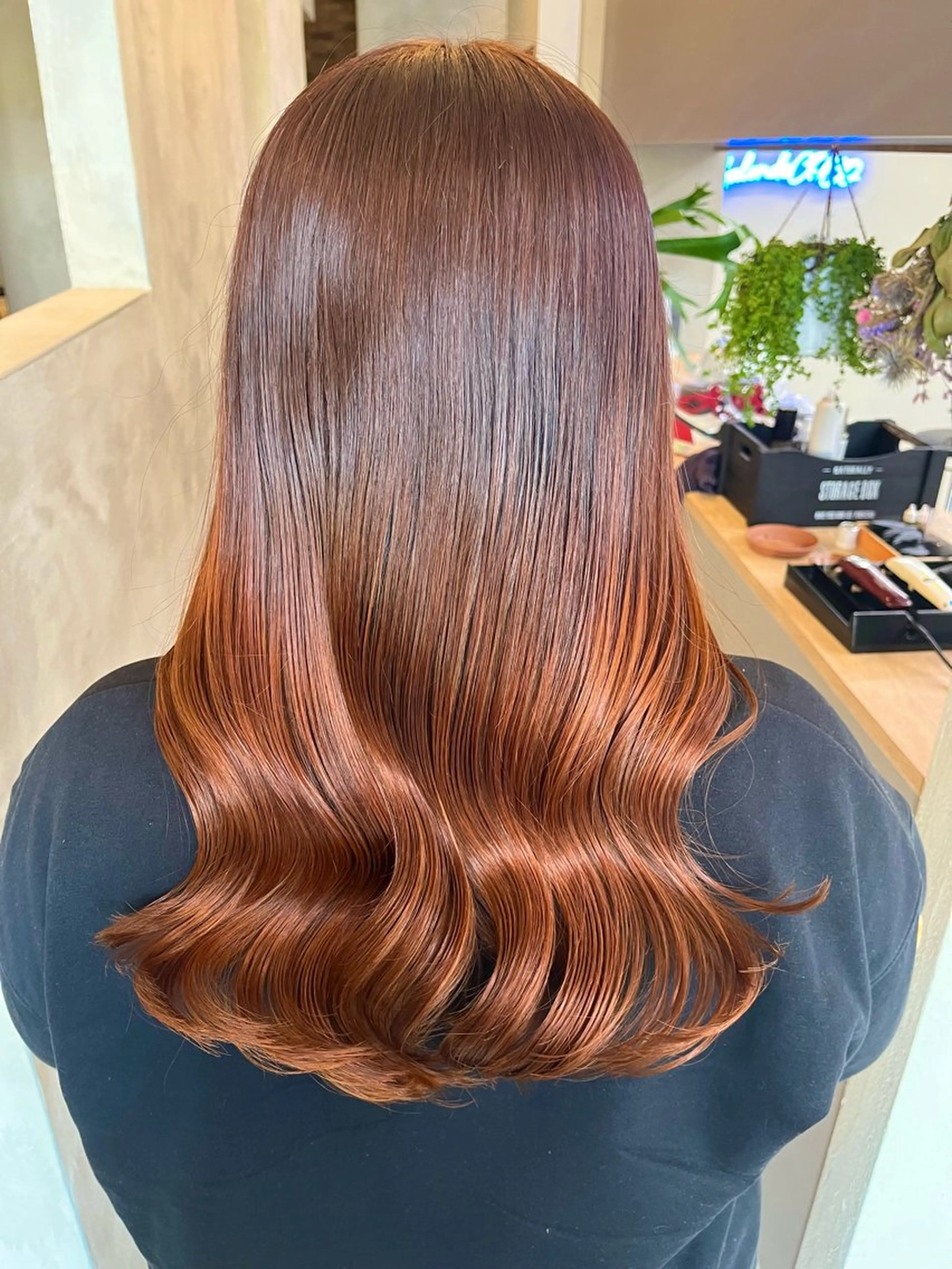 ロング カラー ブリーチ グラデーションカラー オレンジ カット ヘアカラー Salon de  COCO所属・Yu kaのヘアスタイル