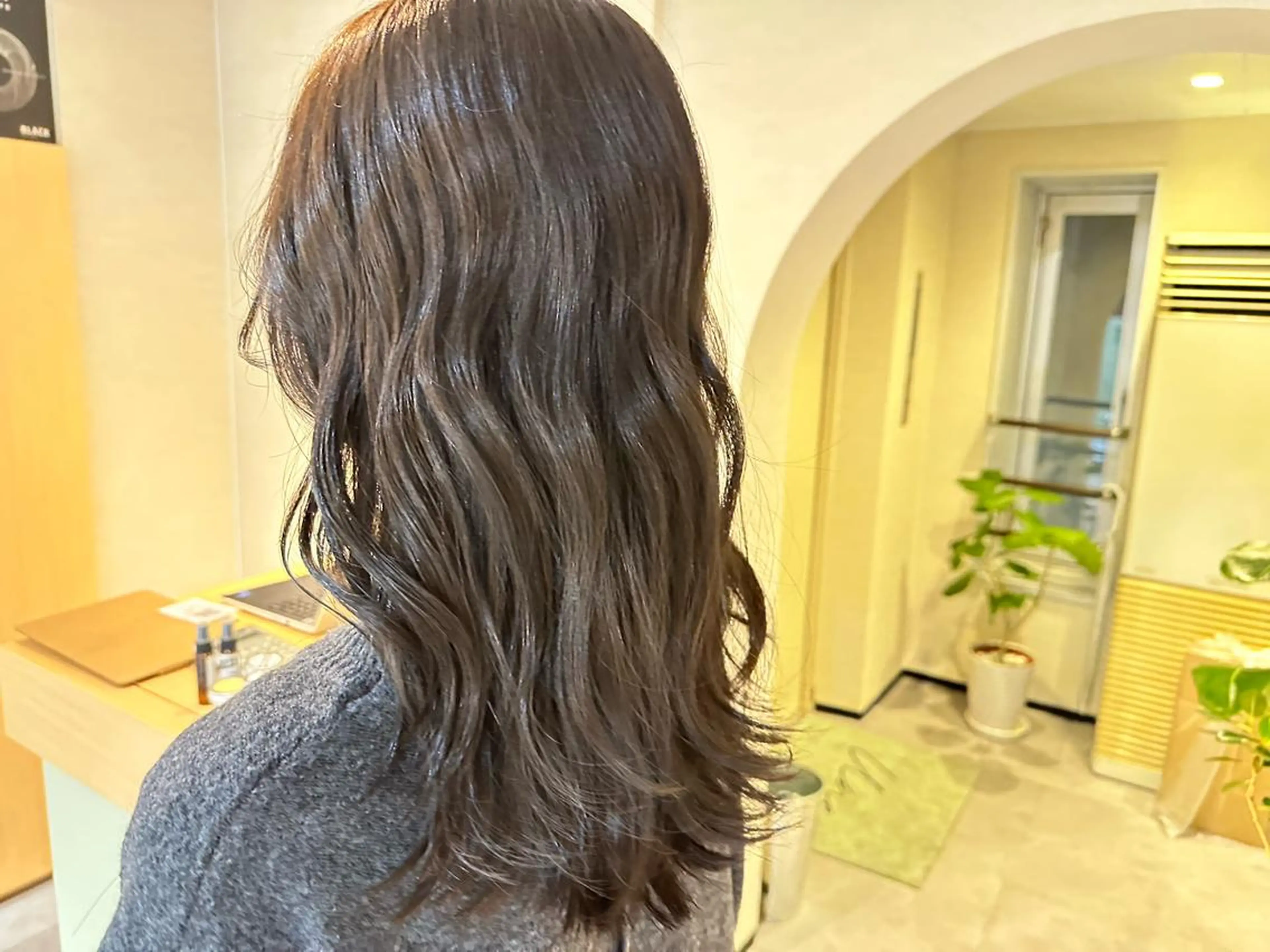 ロング カラー ベージュカラー レイヤーカット 【Uneユヌ】菊地 春那のヘアスタイル
