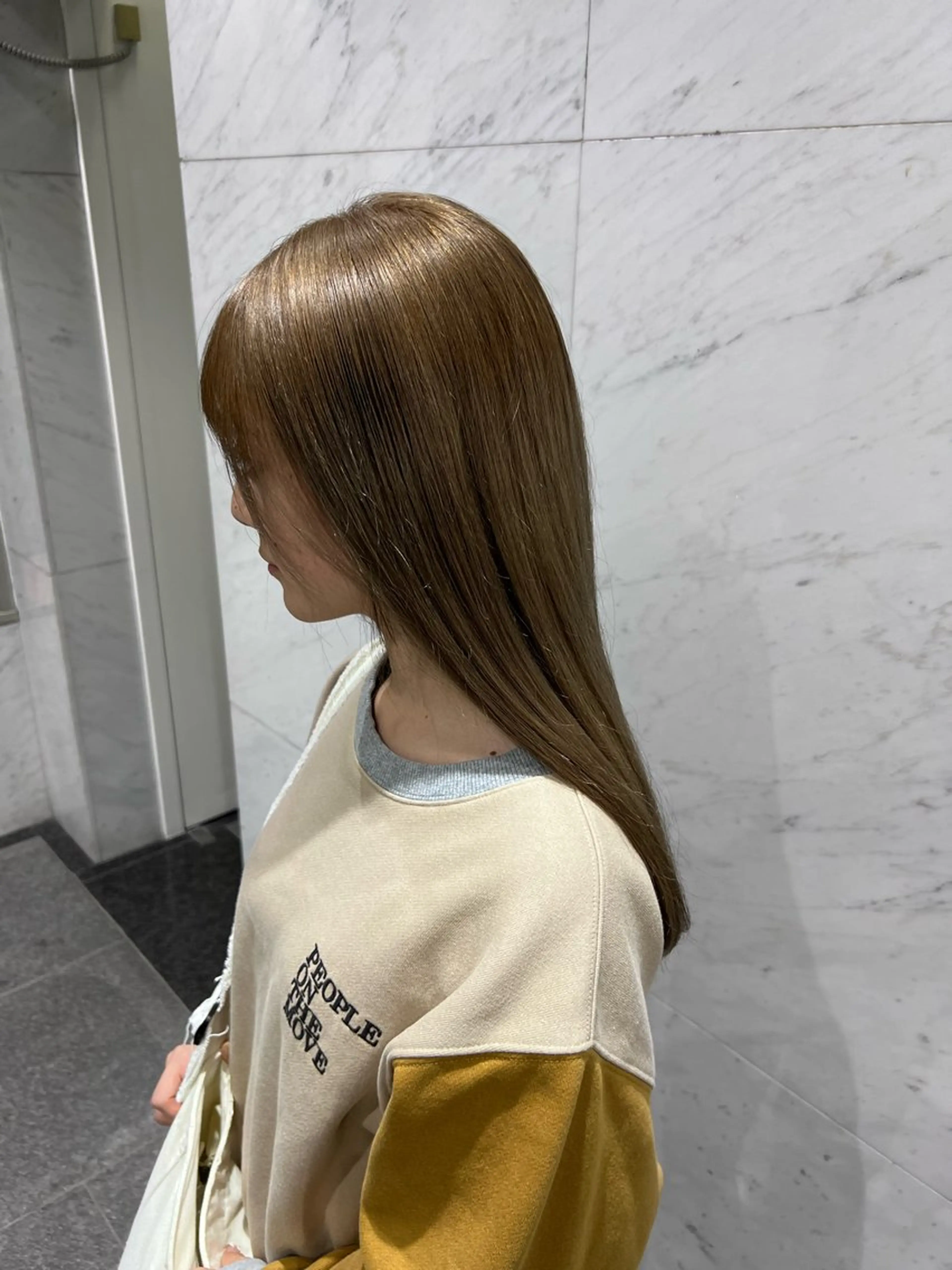 セミロング カラー ブリーチ グレージュ ミルクティーグレージュ カット ヘアカラー トリートメント Bei Licoldo.Atole  ベイリコルド アトリ所属・ブリーチ、縮毛 髪質改善　宮城一真のヘアスタイル
