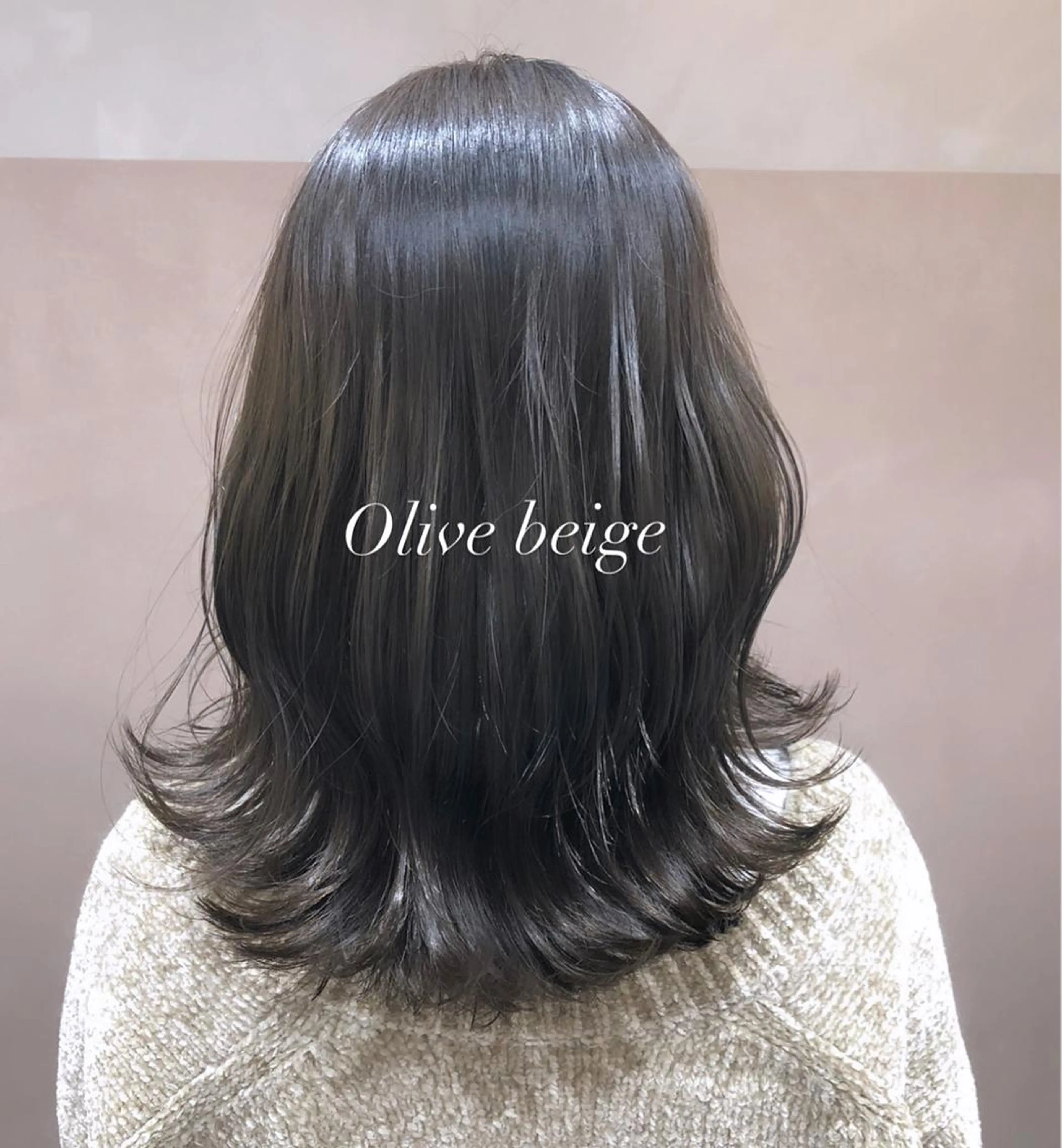 セミロング カラー ヘアアレンジ ブリーチ 透明感カラー ブリーチなしカラー オリーブカラー 関谷 あいみのヘアスタイル