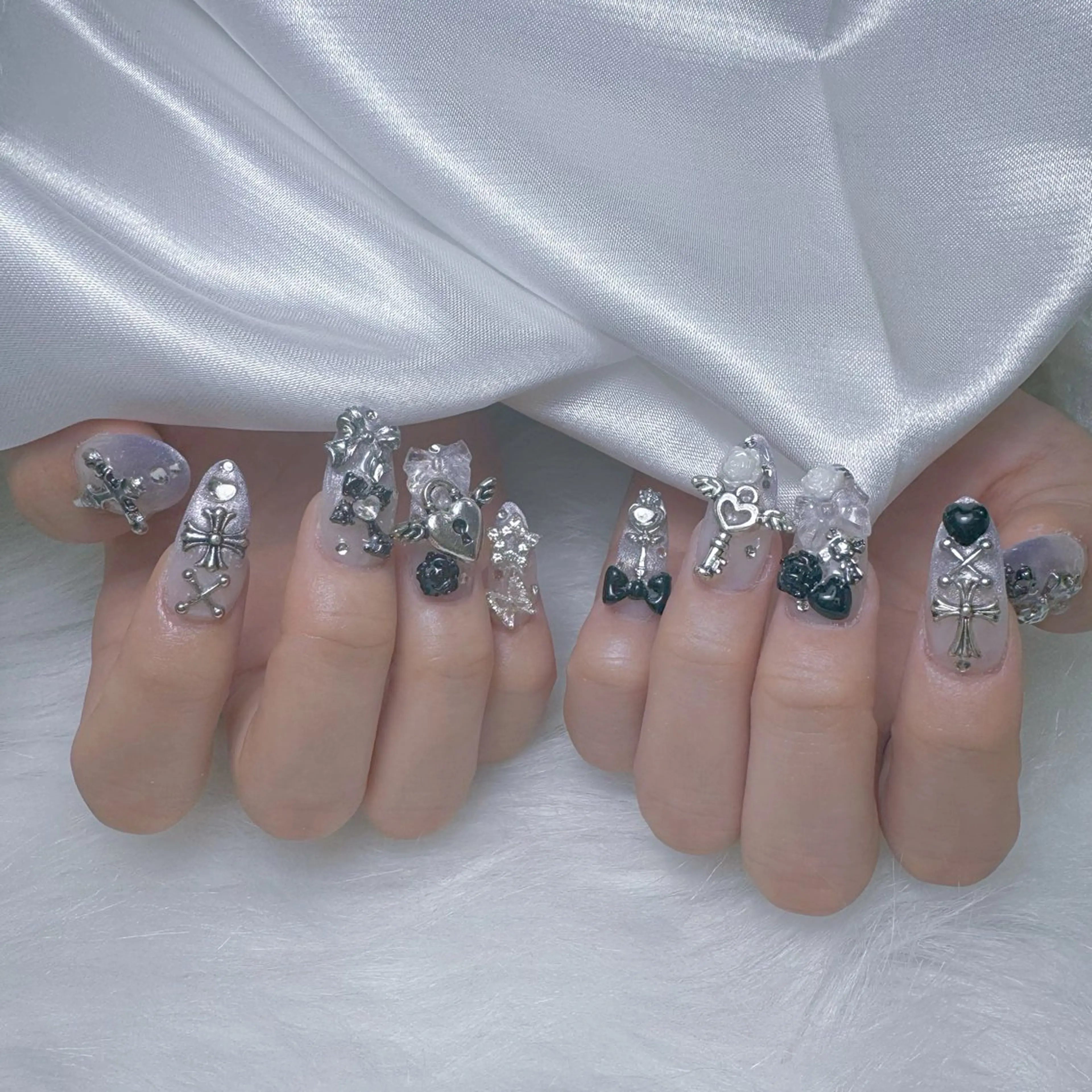 ネイル チークネイル クリアネイル ガーリー ハート キラキラネイル ハンドネイル NailPrincess所属・princess スカルプ専門店のネイルデザイン