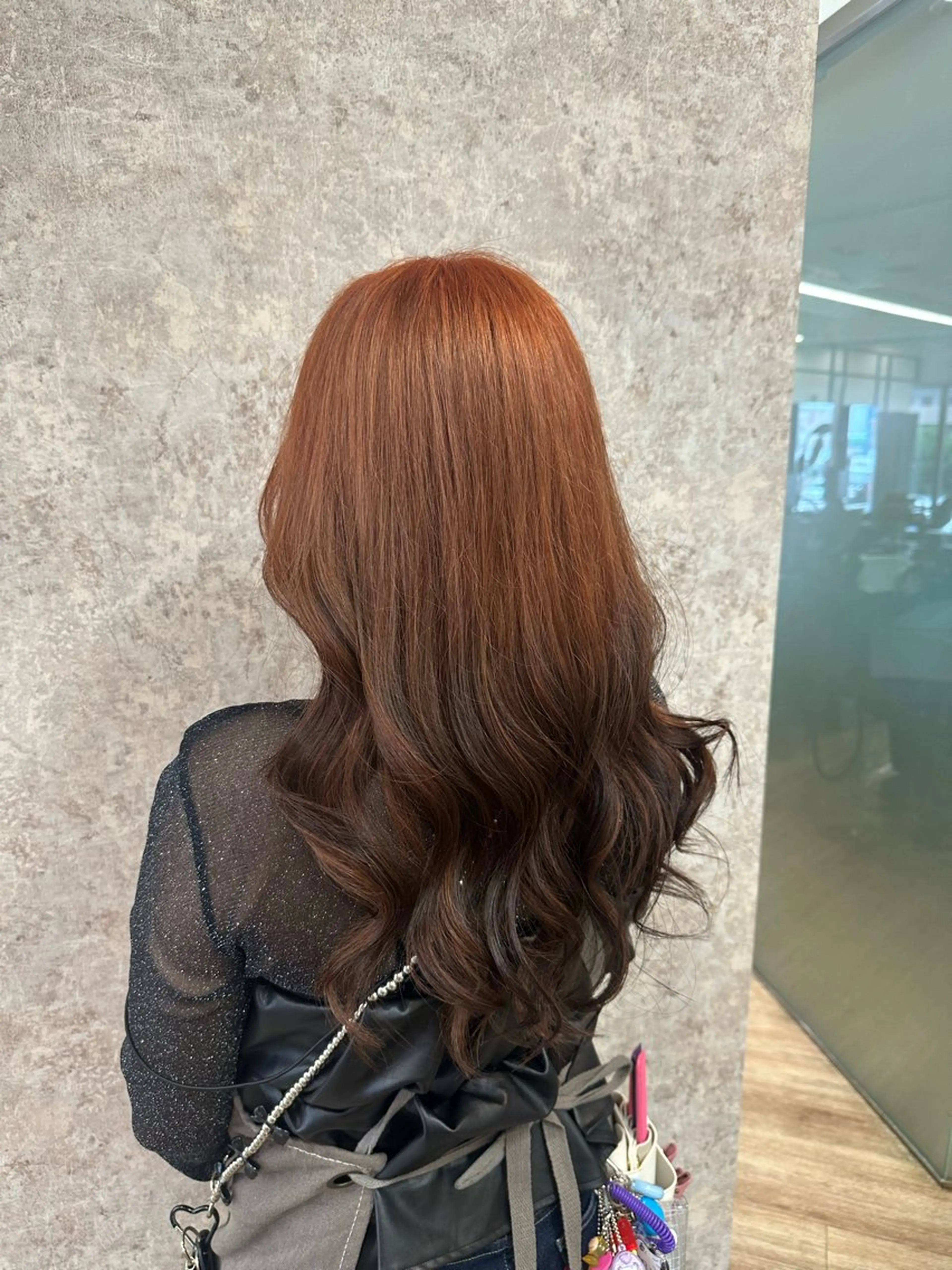 ロング オレンジブラウン ヘアカラー 岡山 紗里奈のヘアスタイル