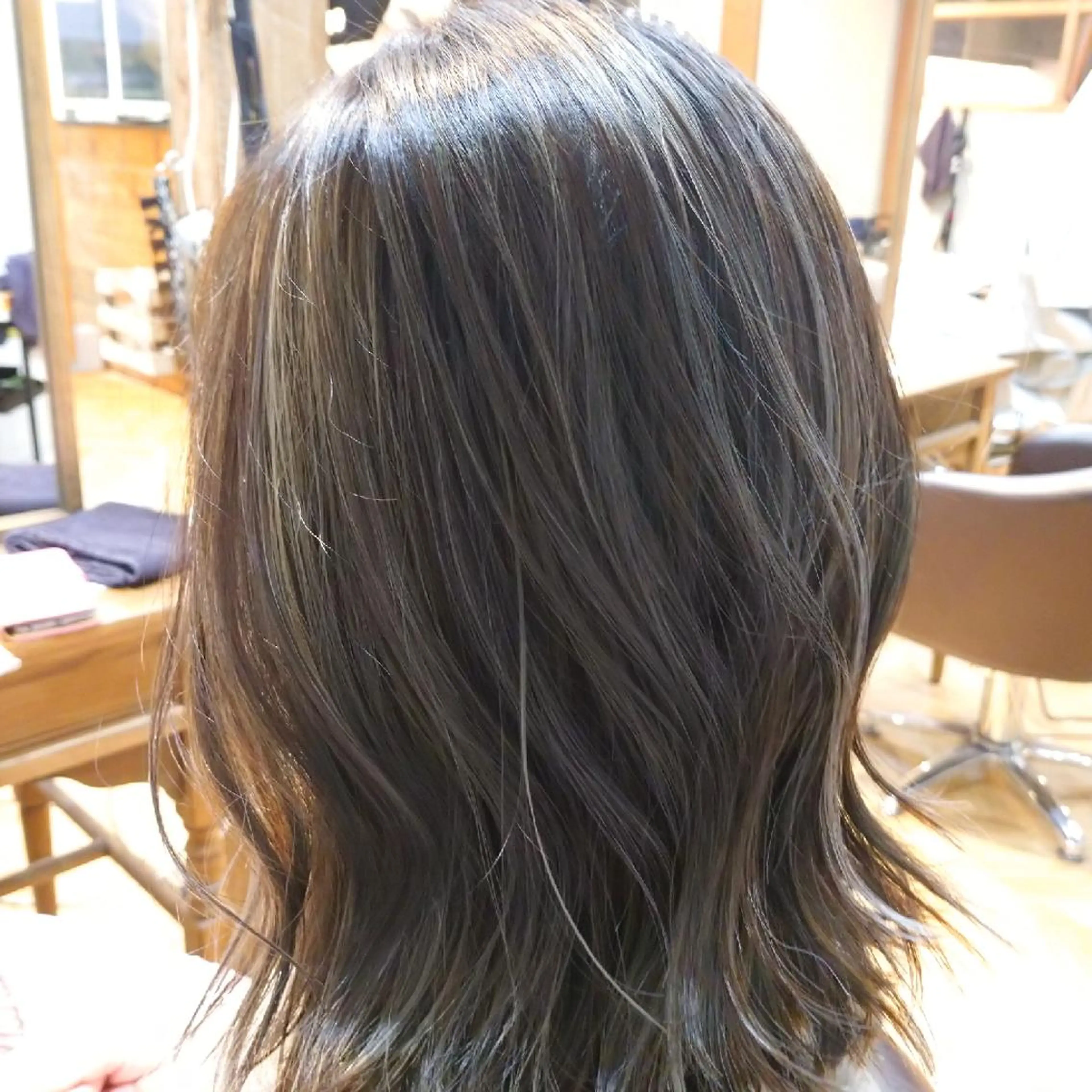 ミディアム カラー ハイライトカラー ハイライト メテオ取扱✨美髪 矯正✨HiroNYのヘアスタイル