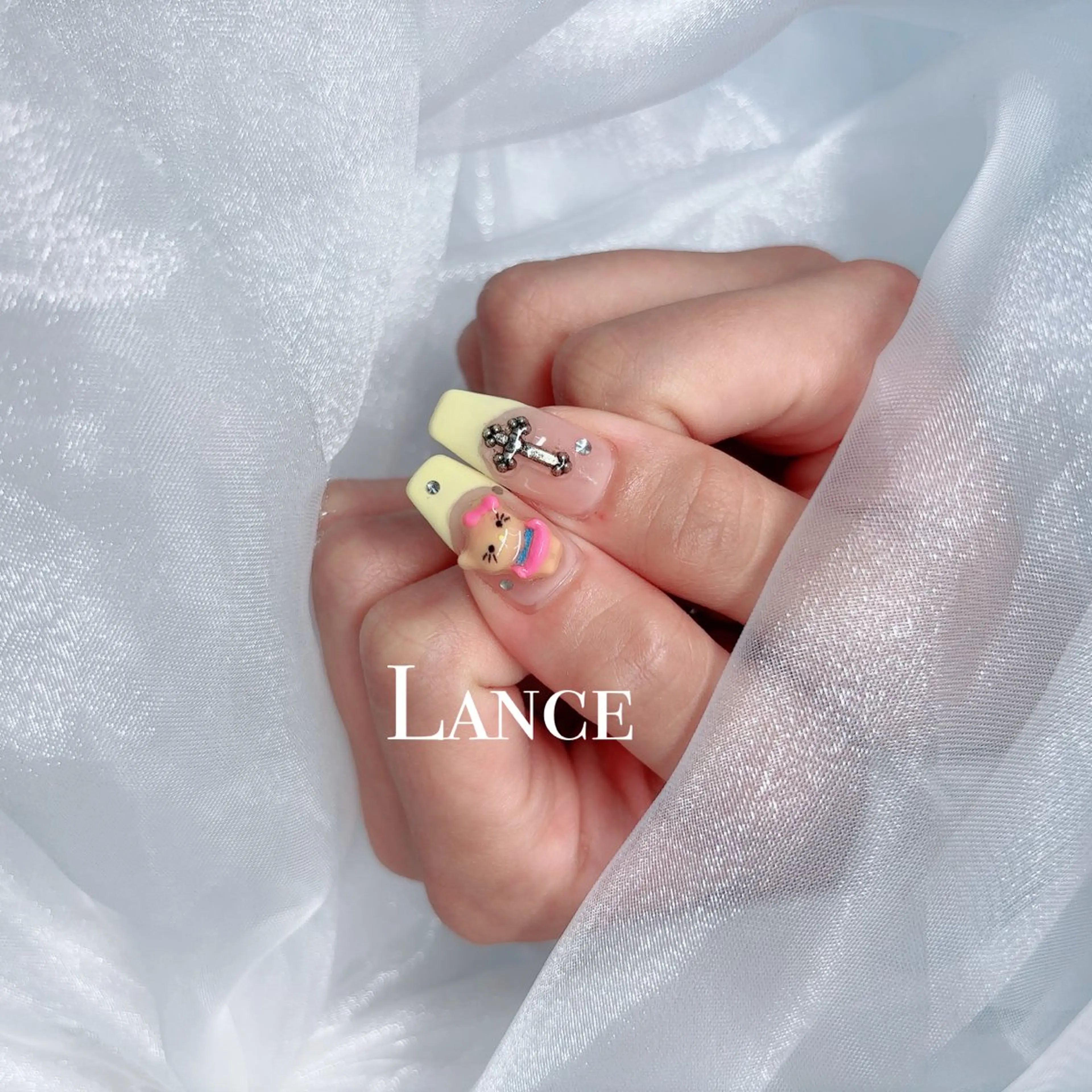 ネイル オーロラネイル ブルー フットネイル 氷ネイル・うるうるネイル キラキラネイル ハンドネイル Lance nailのネイルデザイン