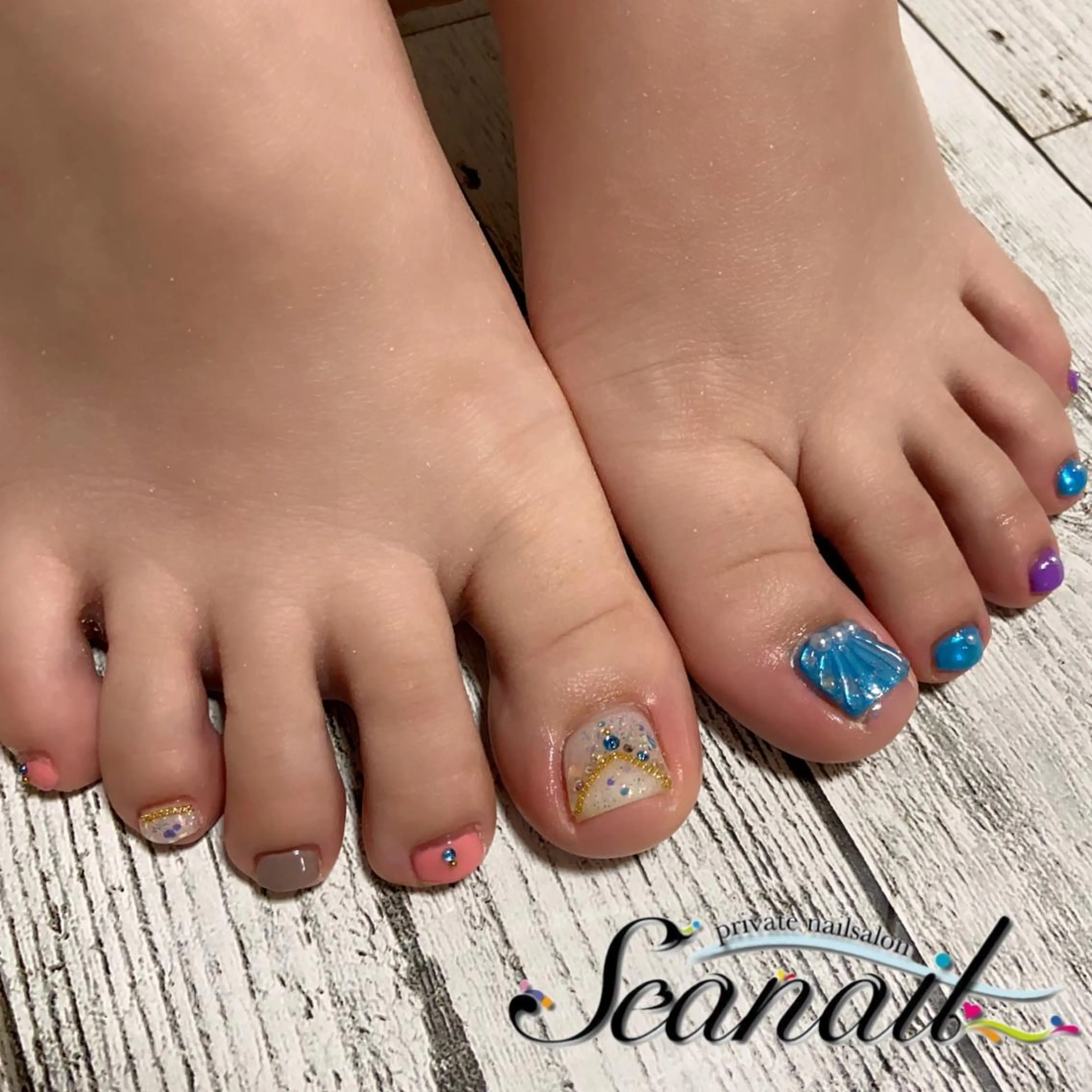 ネイル アートネイル フットネイル ジェルネイル 持ち込み 赤色 小尾 栞のネイルデザイン