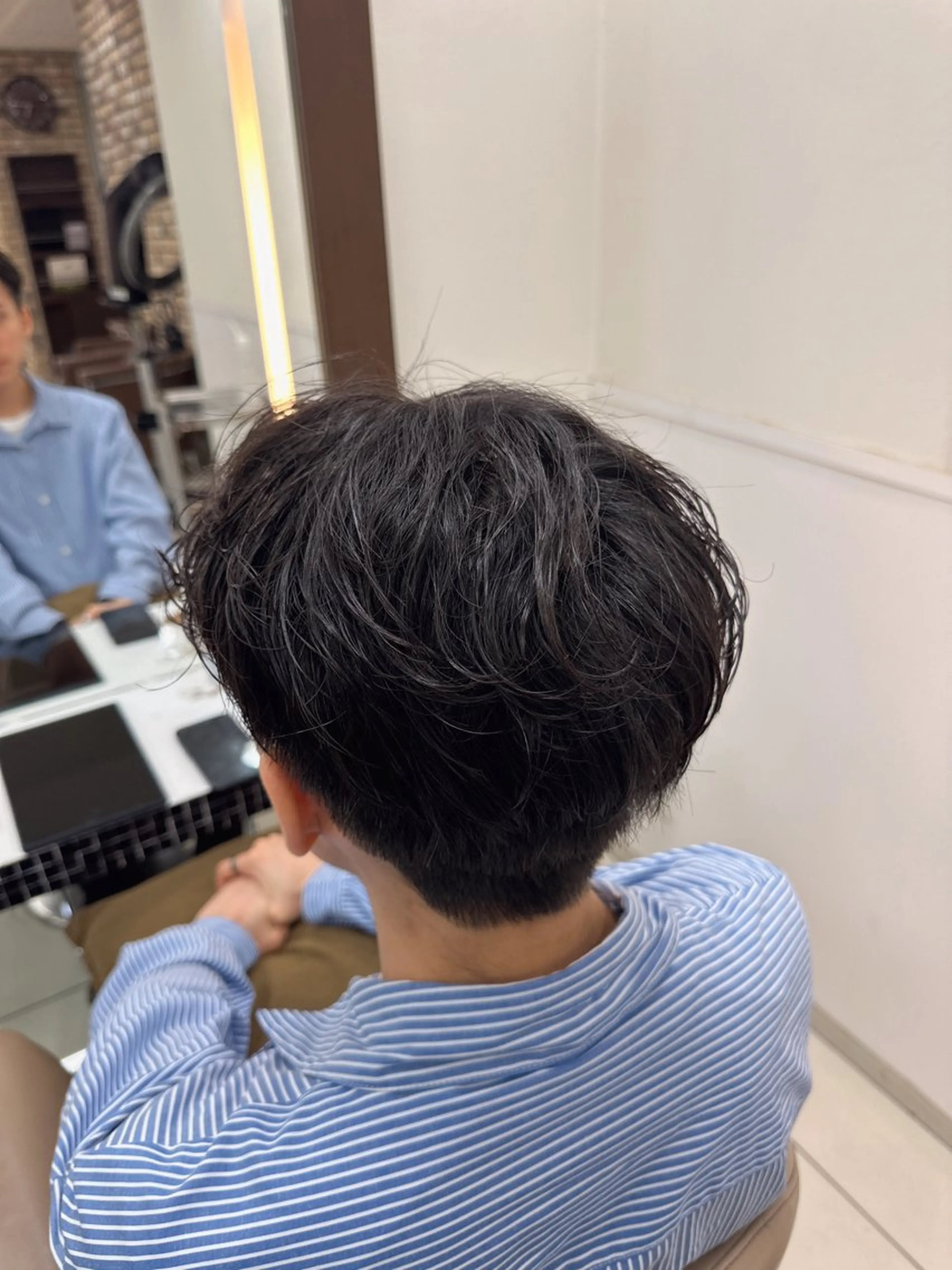 パーマ メンズ パーマ ラウンドマッシュシャ ドウニュアンスパーマのヘアスタイル