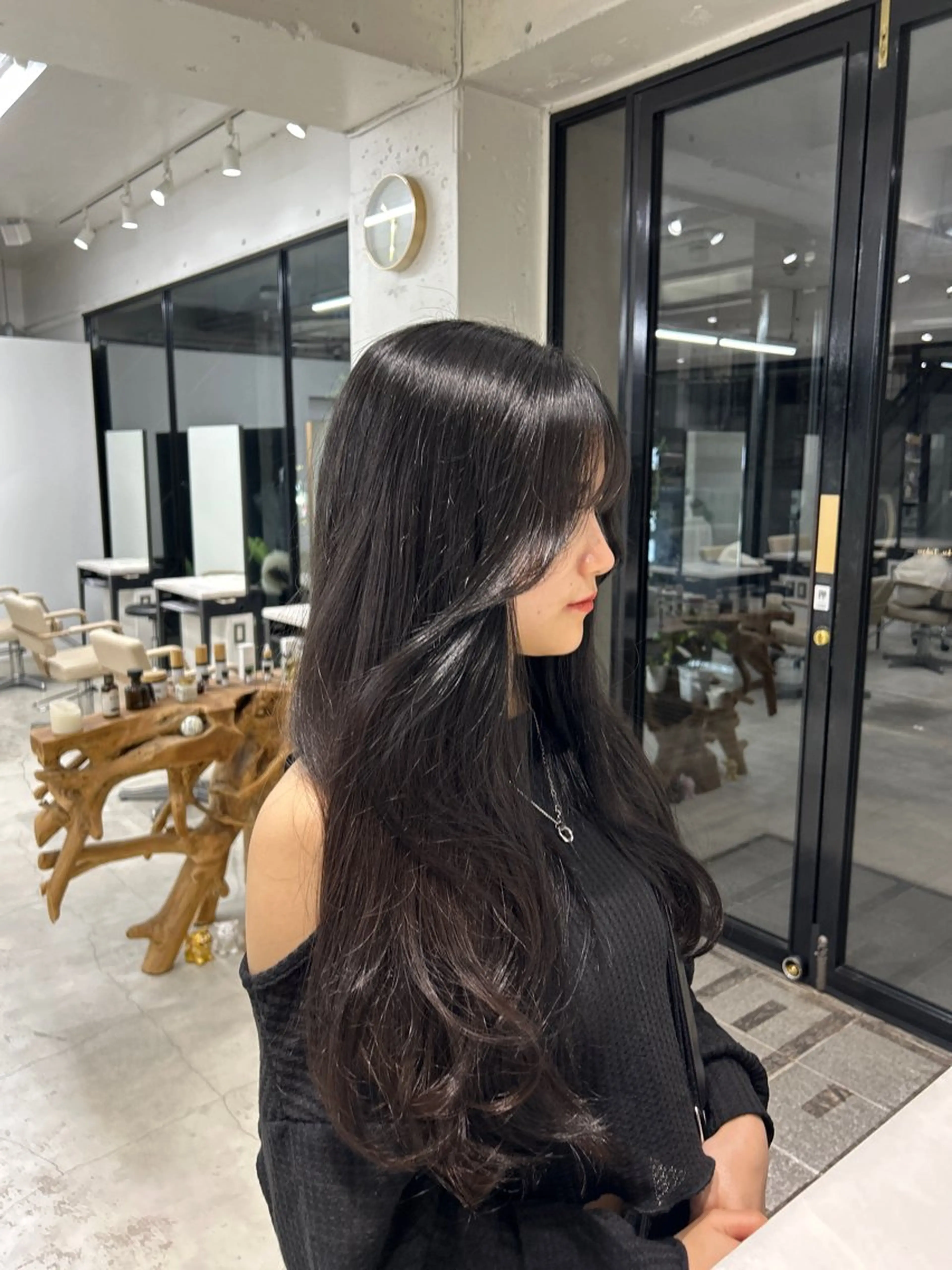 ロング カラー 荒木 彩那のヘアスタイル