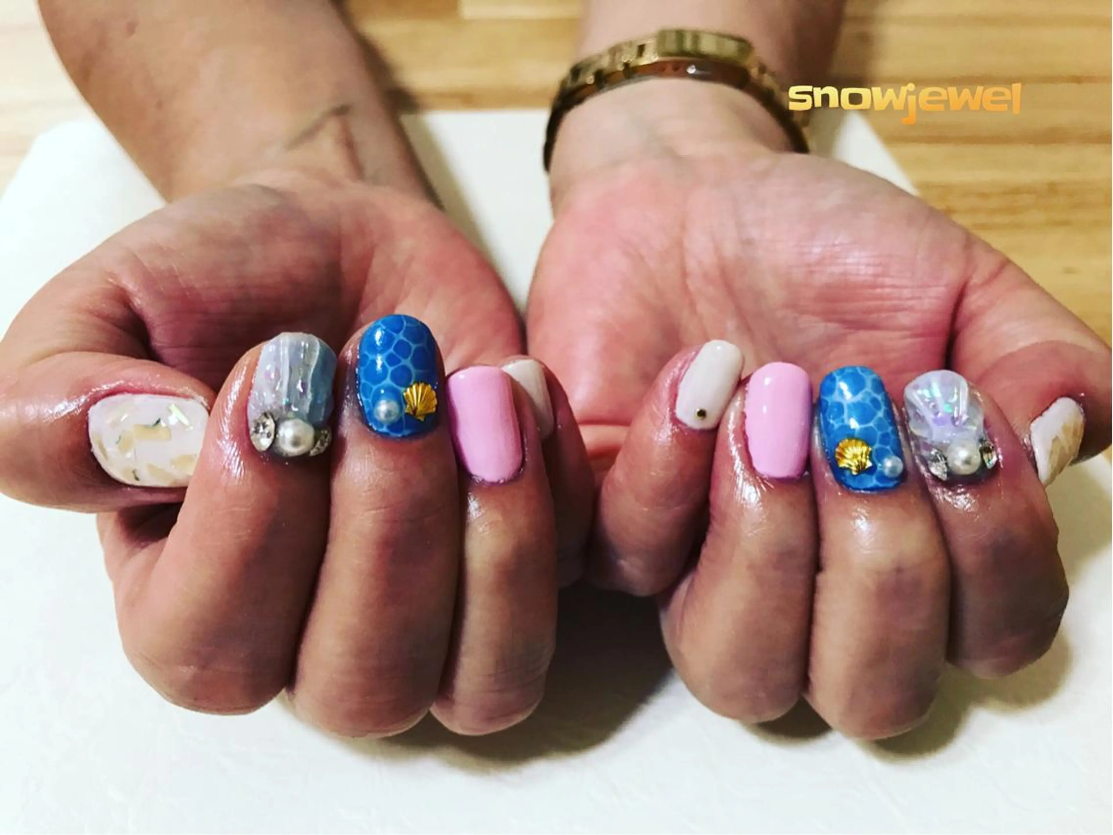 ネイル アートネイル ストーンネイル nail snowjewelのネイルデザイン