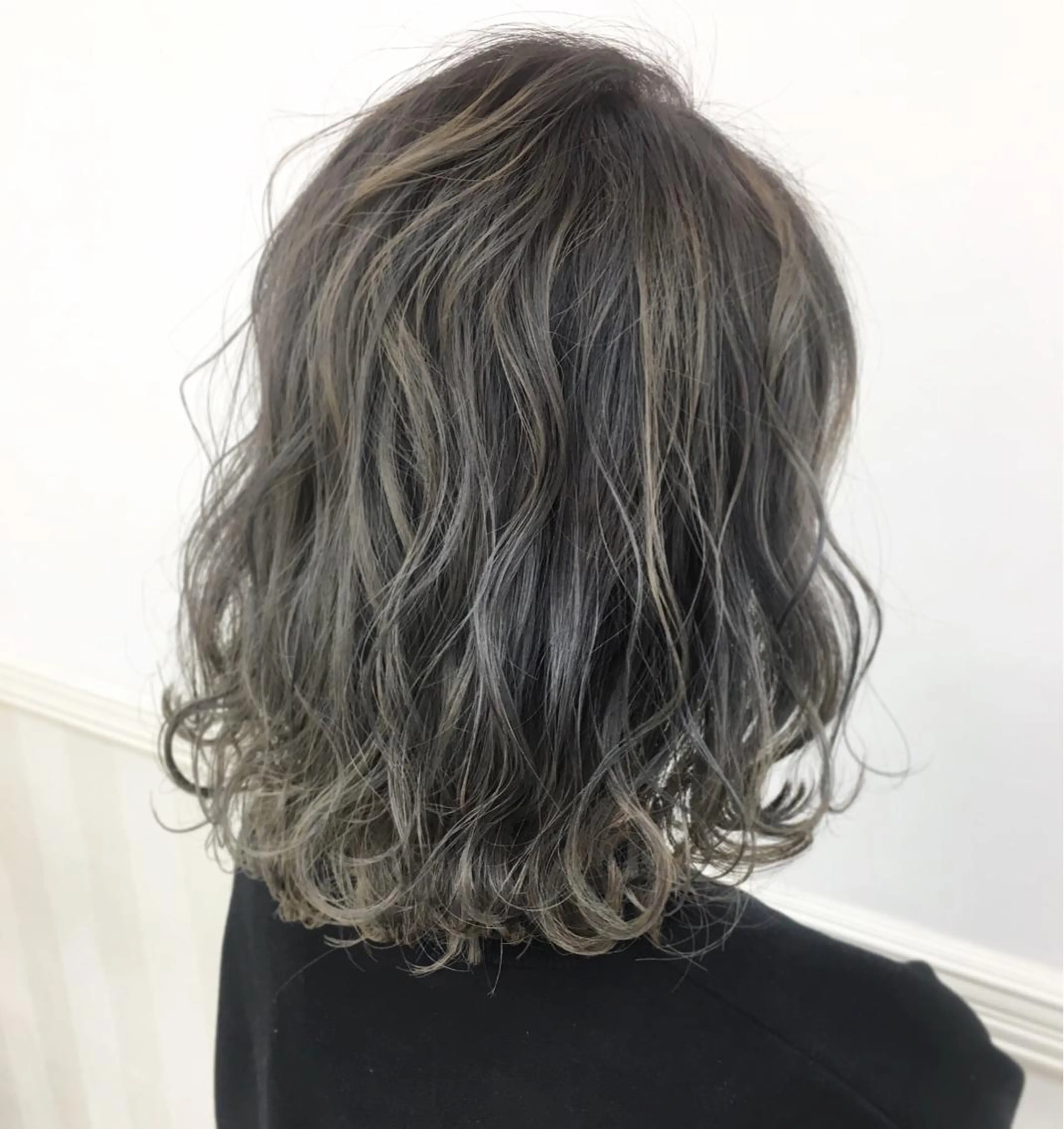 ミディアム カラー グレージュ 縮毛矯正 N° jillva ♦️川端裕司♦️のヘアスタイル