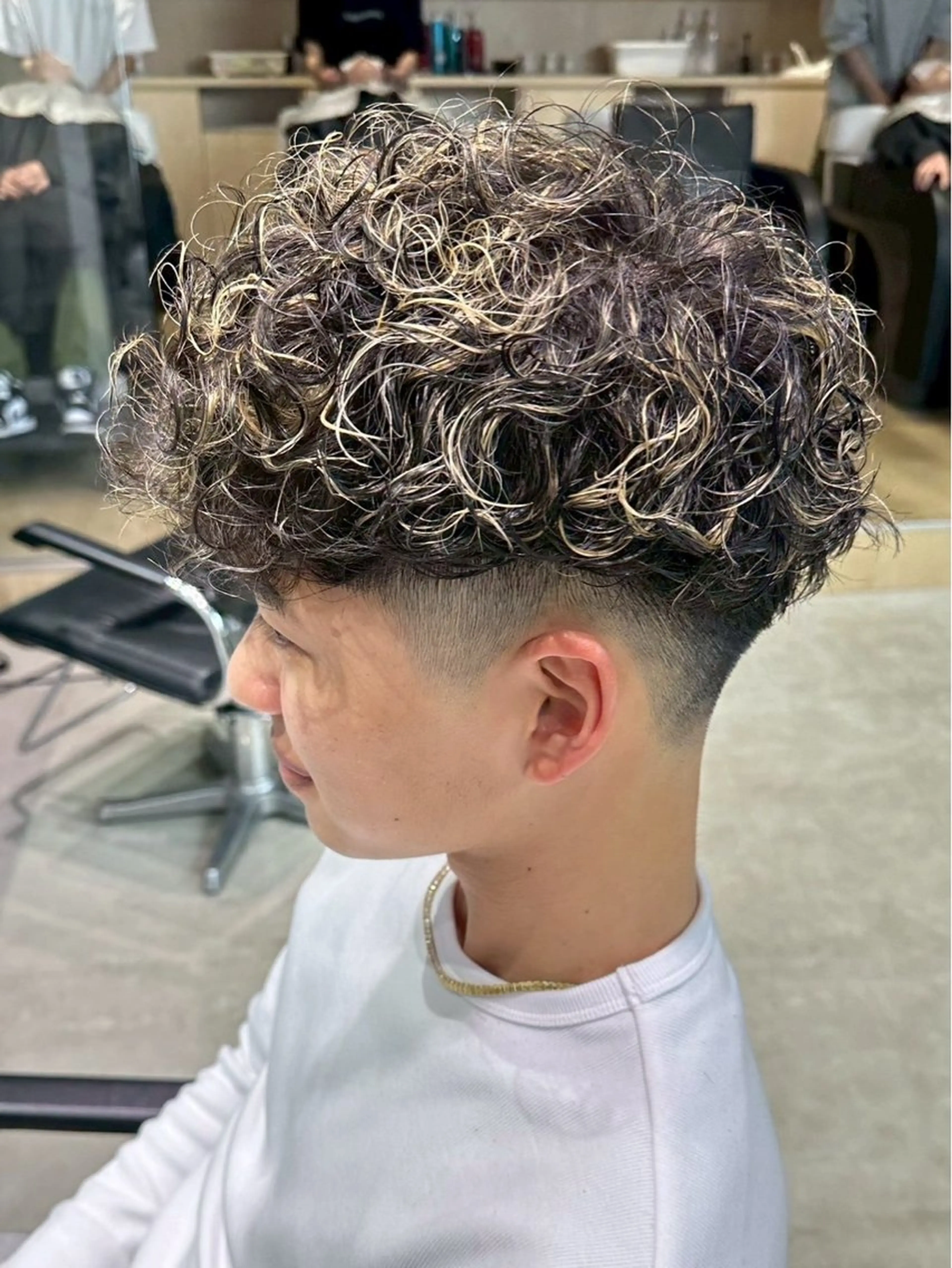 カラー パーマ ハイライトカラー fifth天神メンズ 真杉虎太郎のヘアスタイル