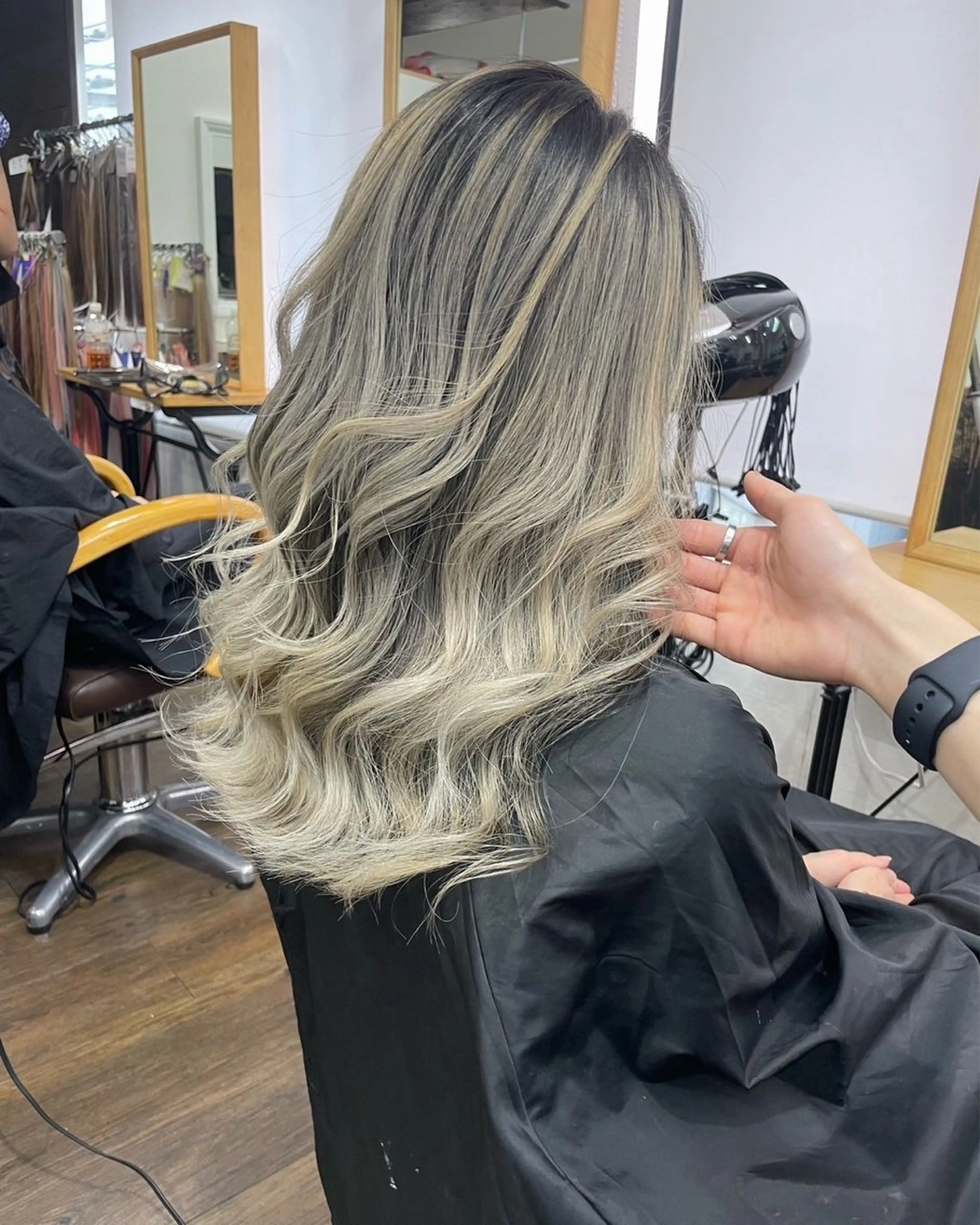 ロング カラー バレイヤージュ 外国人風カラー レイヤーカット ヘアカラー 🌸U-topia 🌸伊藤穂乃花🌸のヘアスタイル