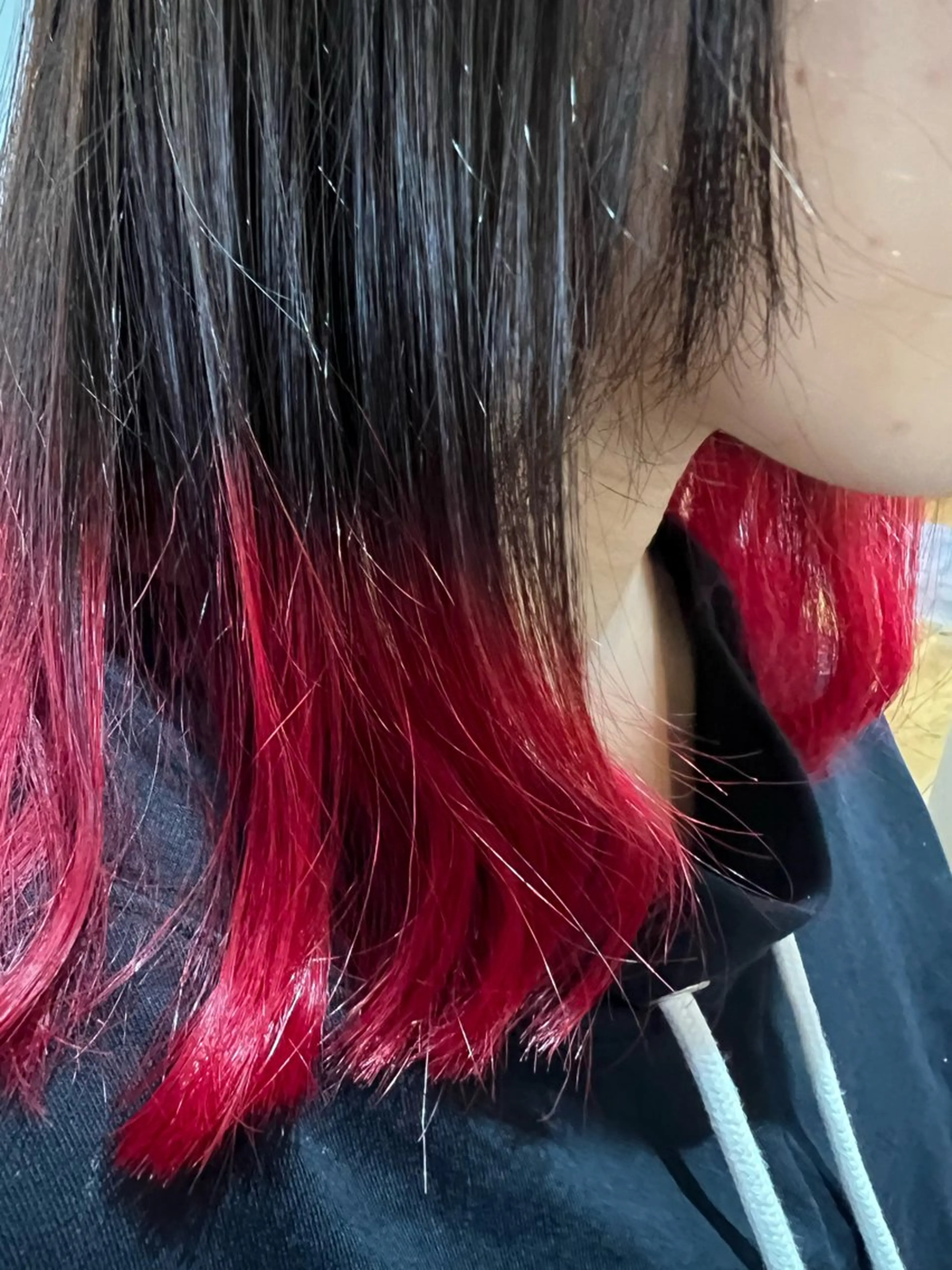 セミロング カラー ブリーチ レッドカラー 佐藤 雅俊のヘアスタイル