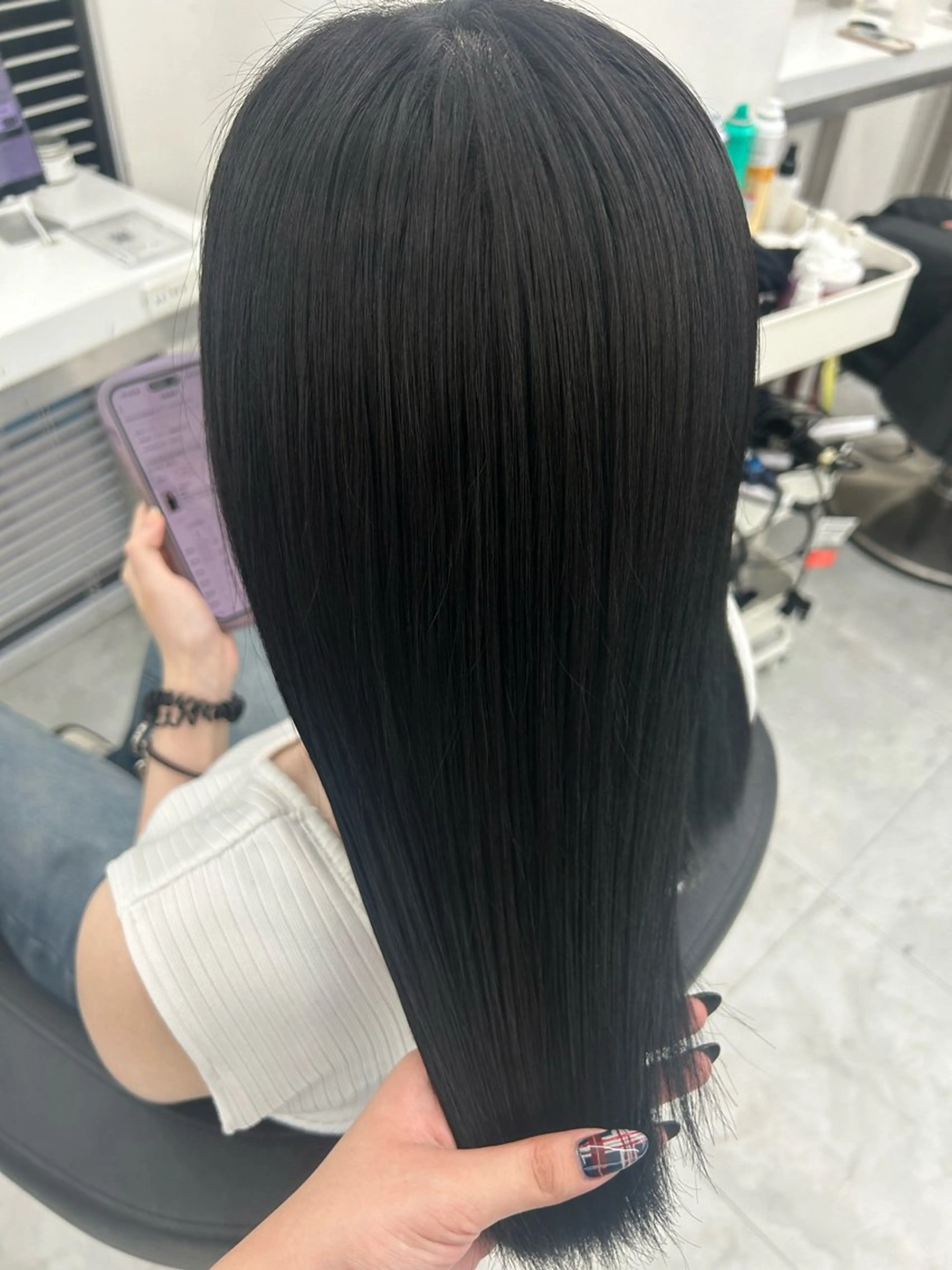 カラー niina🖤 寒色×レイヤーのヘアスタイル