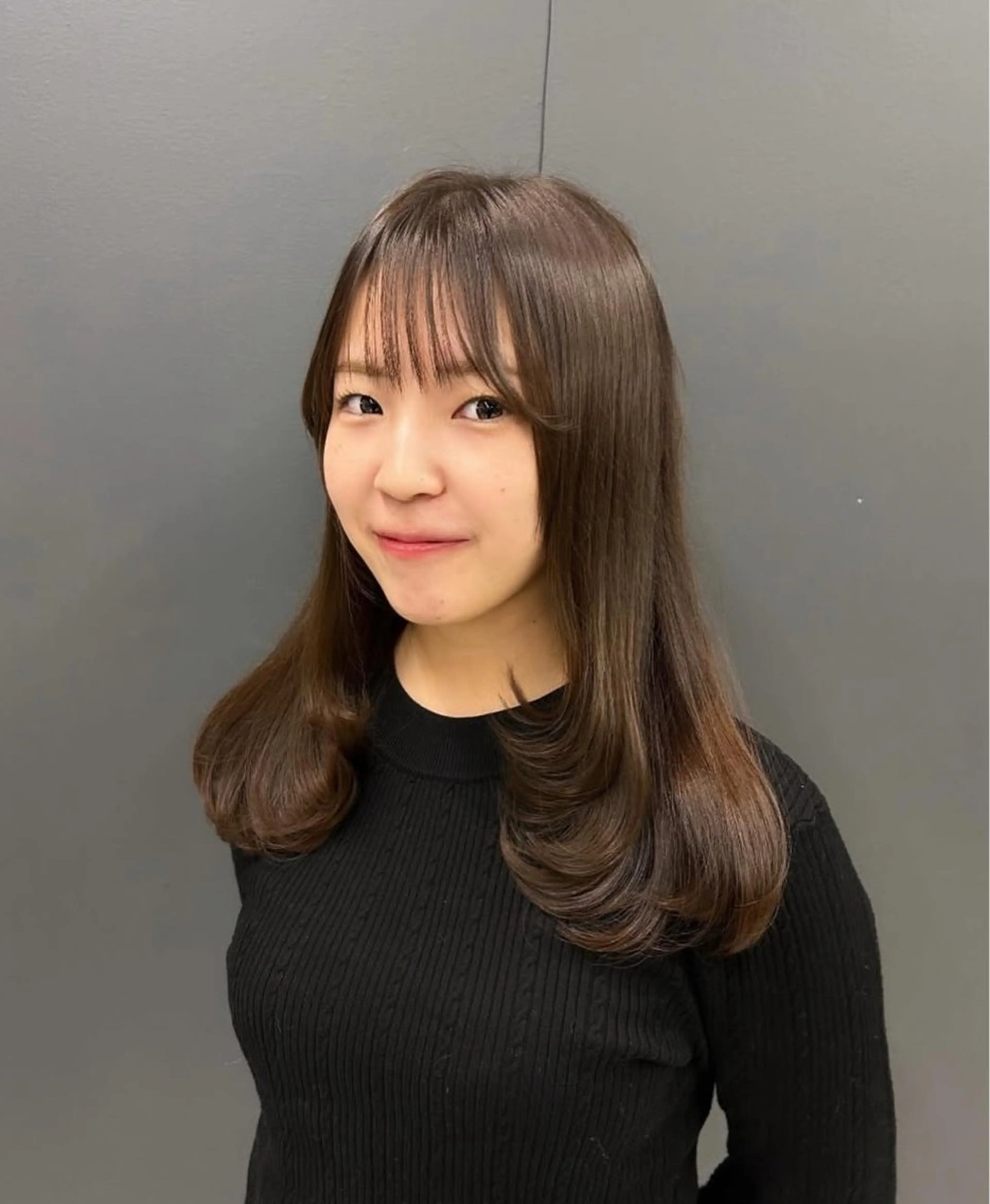 セミロング レイヤーカット Ruth Ebiのヘアスタイル