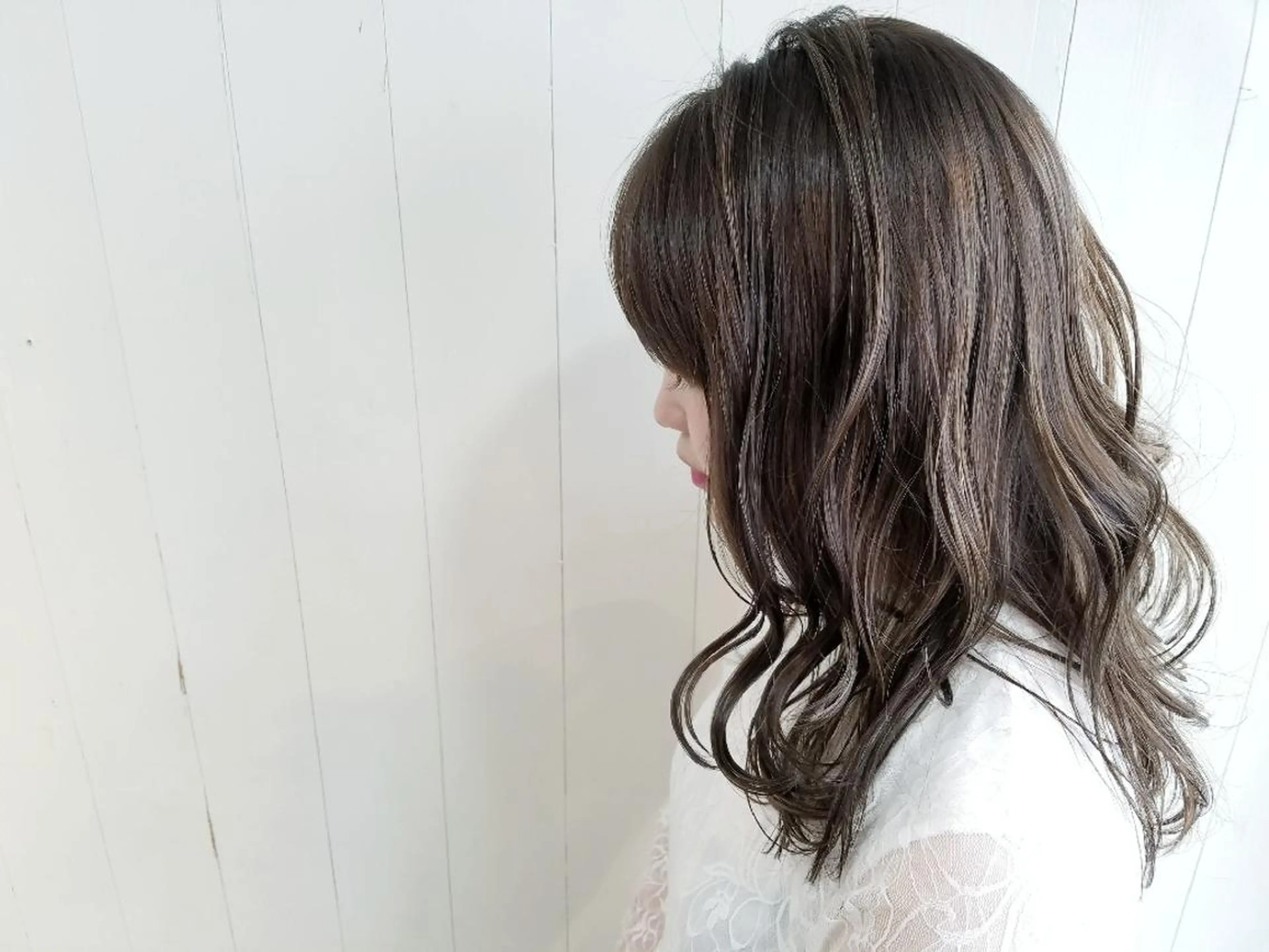 ミディアム カラー グレージュ ハイライトカラー ハイライト imai /カット/パーマのヘアスタイル