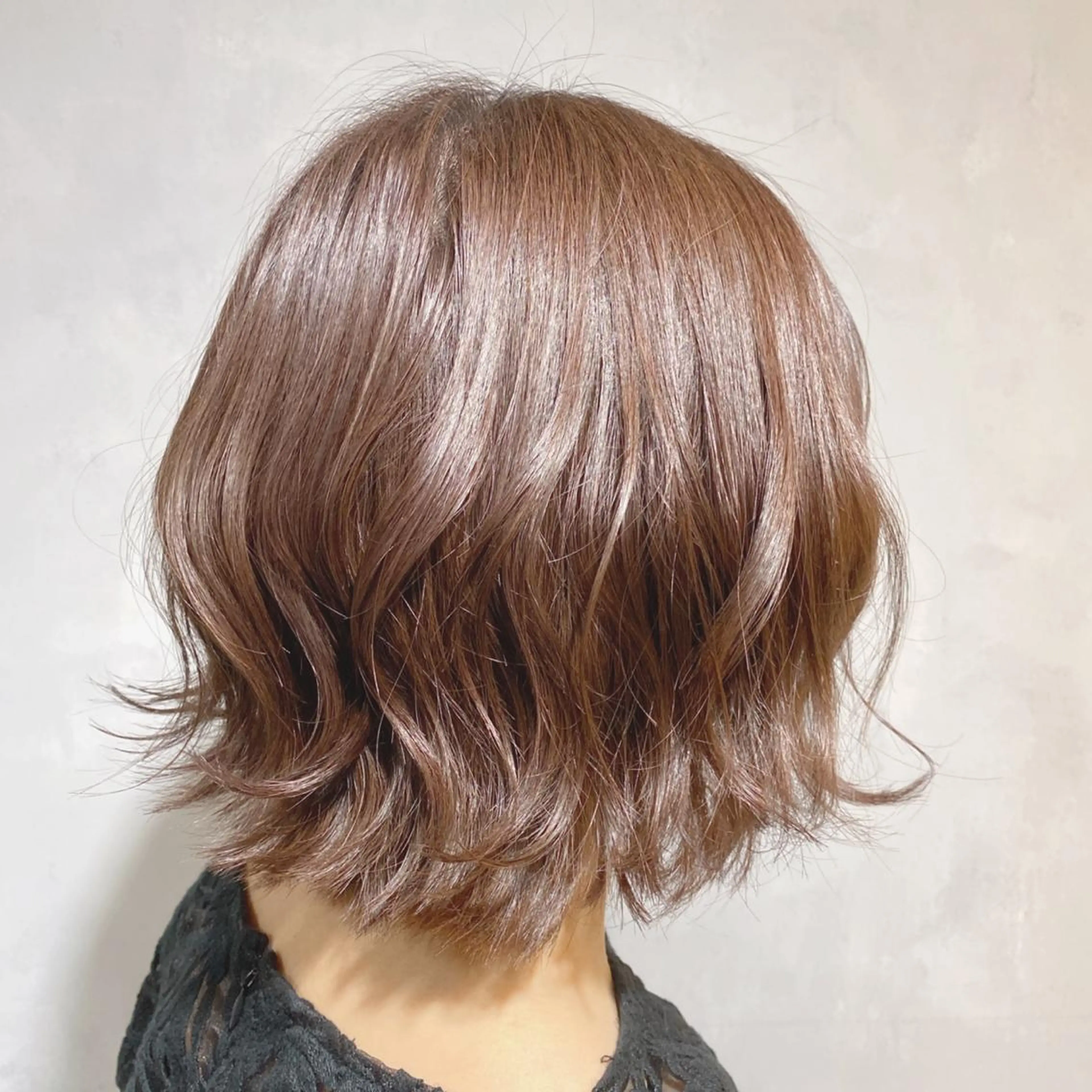 ミディアム カラー ベージュカラー ブリーチ ブリーチなしカラー ピンクカラー ピンクベージュ ヘアカラー トリートメント La fith hair arts 吉祥寺店所属・ブリーチなしカラー✨ 髪質改善✨ワタベユウのヘアスタイル