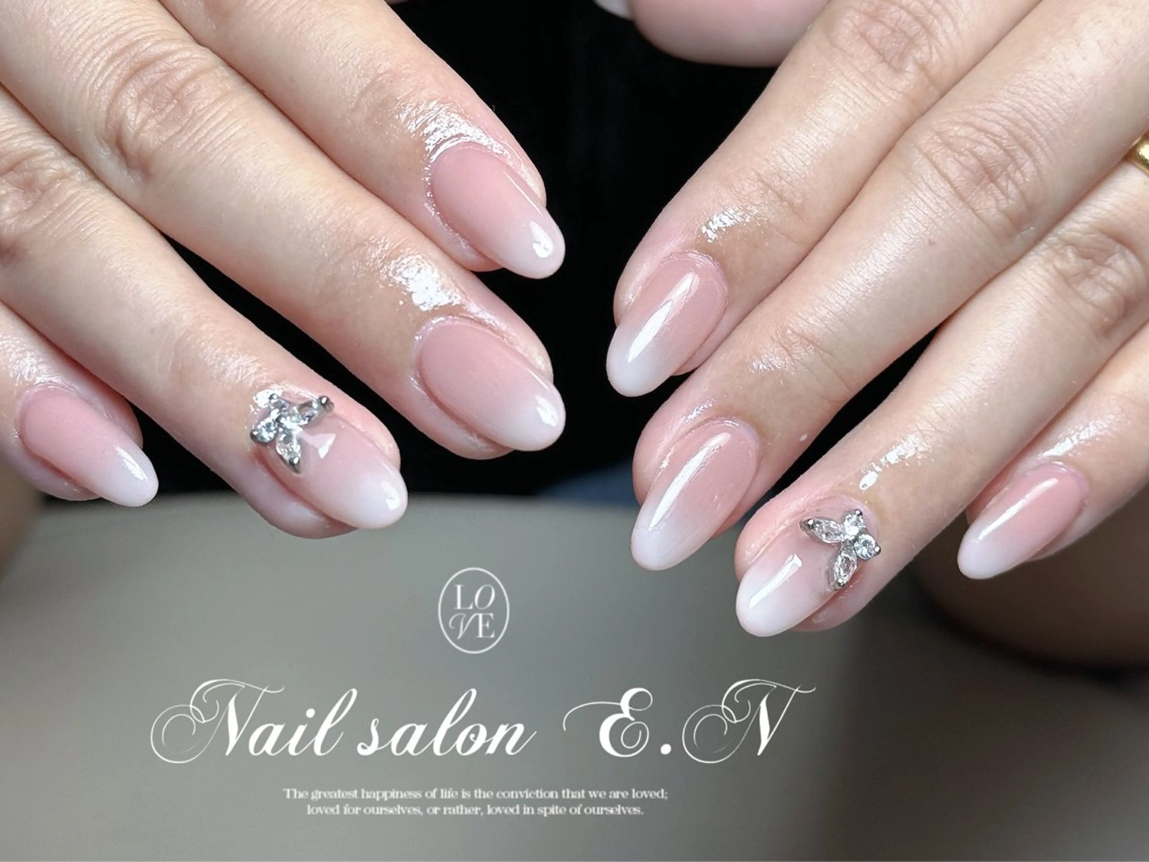 ネイル アートネイル オーロラネイル ガーリー キラキラネイル 韓国ネイル E.N🦋 長さ出し/持ち込みのネイルデザイン