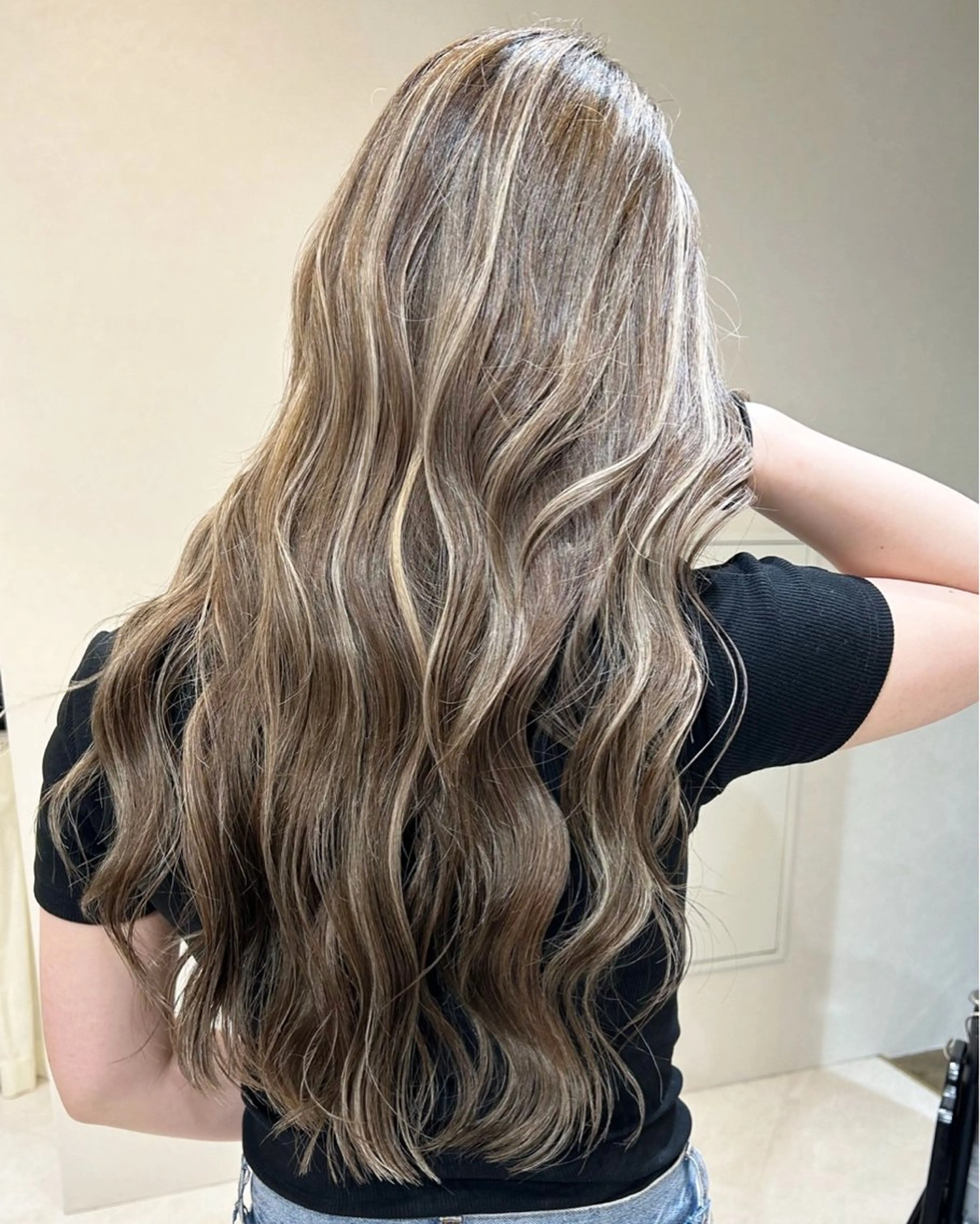 ロング 大阪ヘアカラー ブリーチmarinaのヘアスタイル