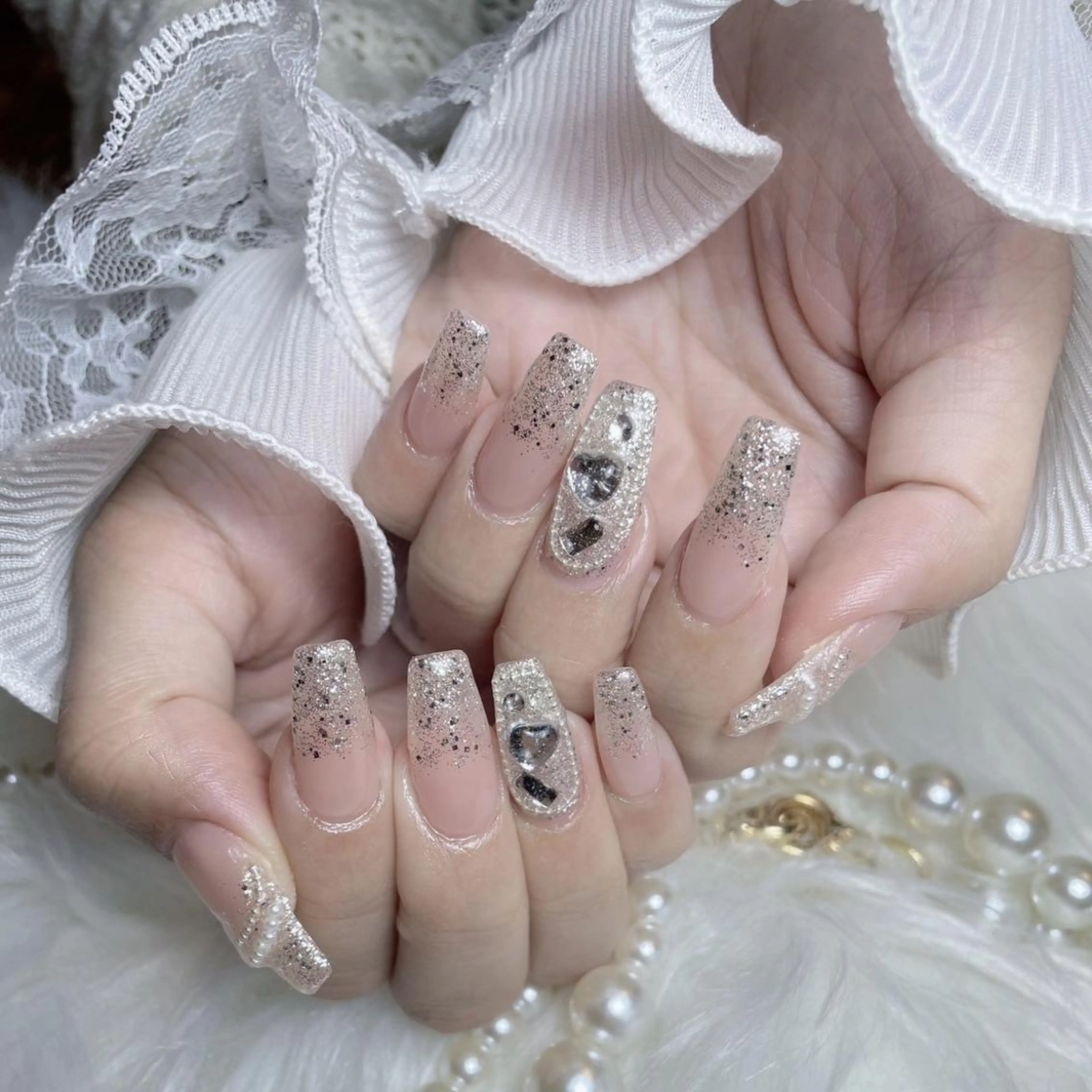 ネイル RAFFINE 月🦋🩵のネイルデザイン
