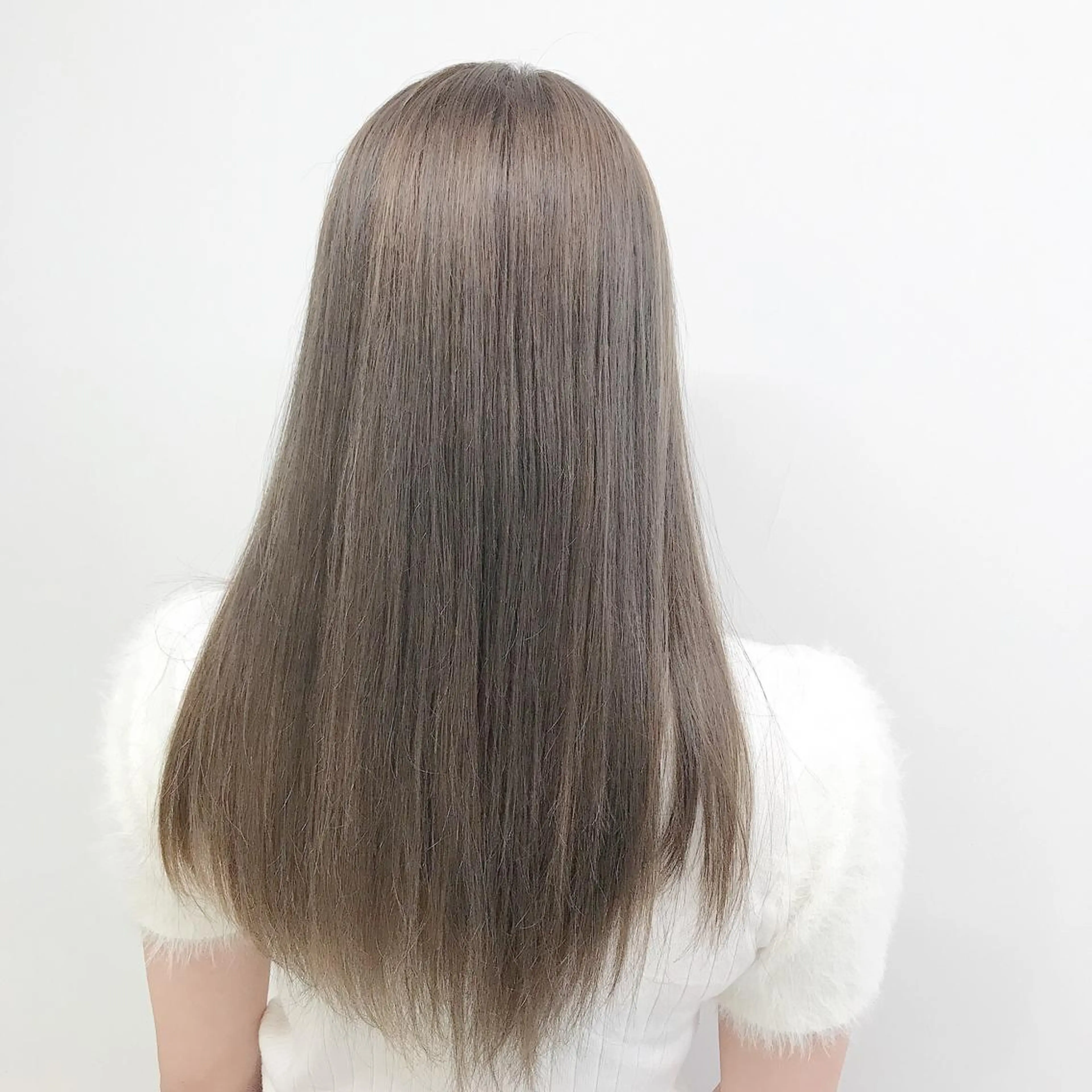 ロング カラー 🩵ハイトーン 美咲🩵のヘアスタイル