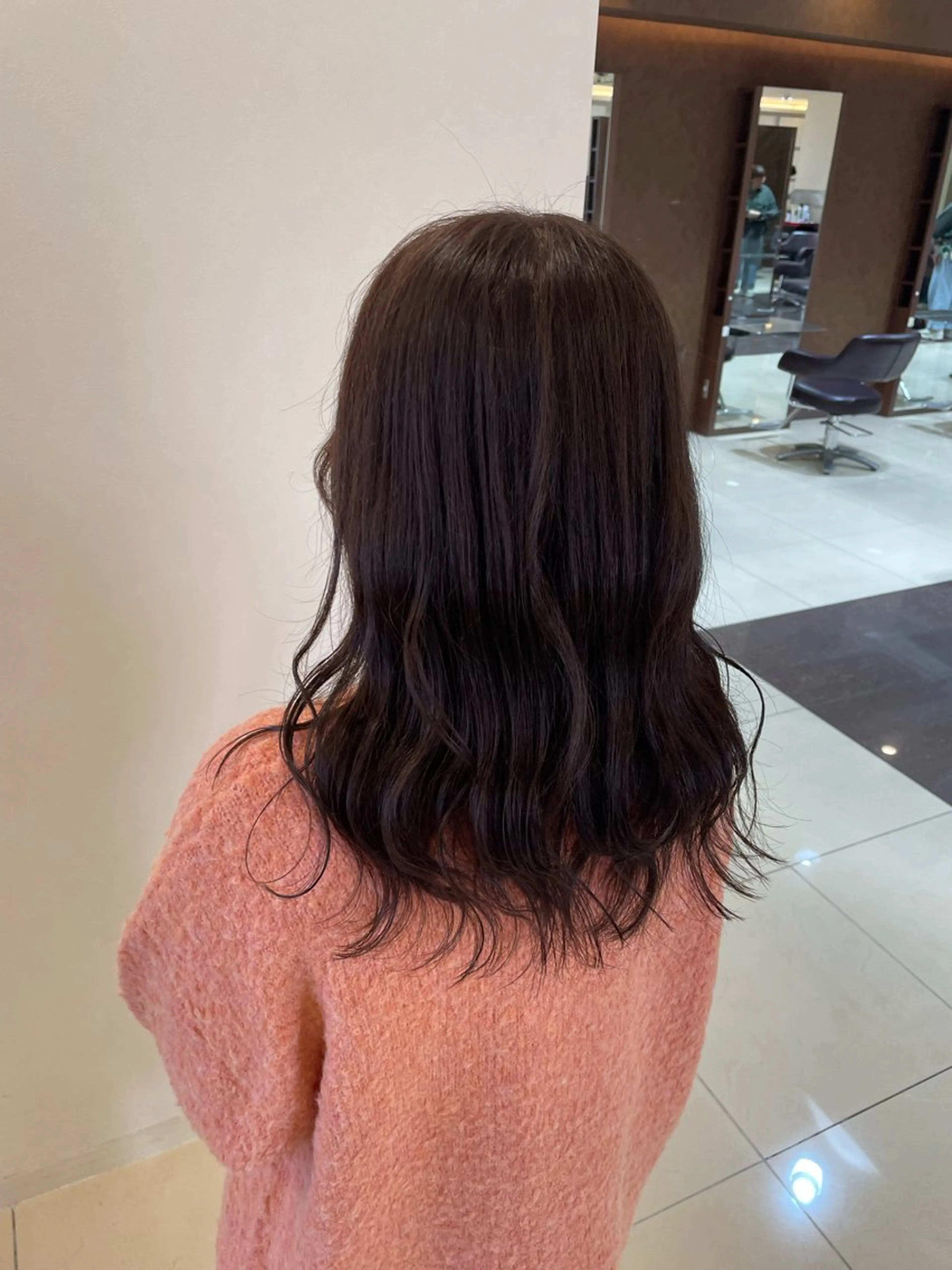 セミロング カラー 伊藤 綾のヘアスタイル
