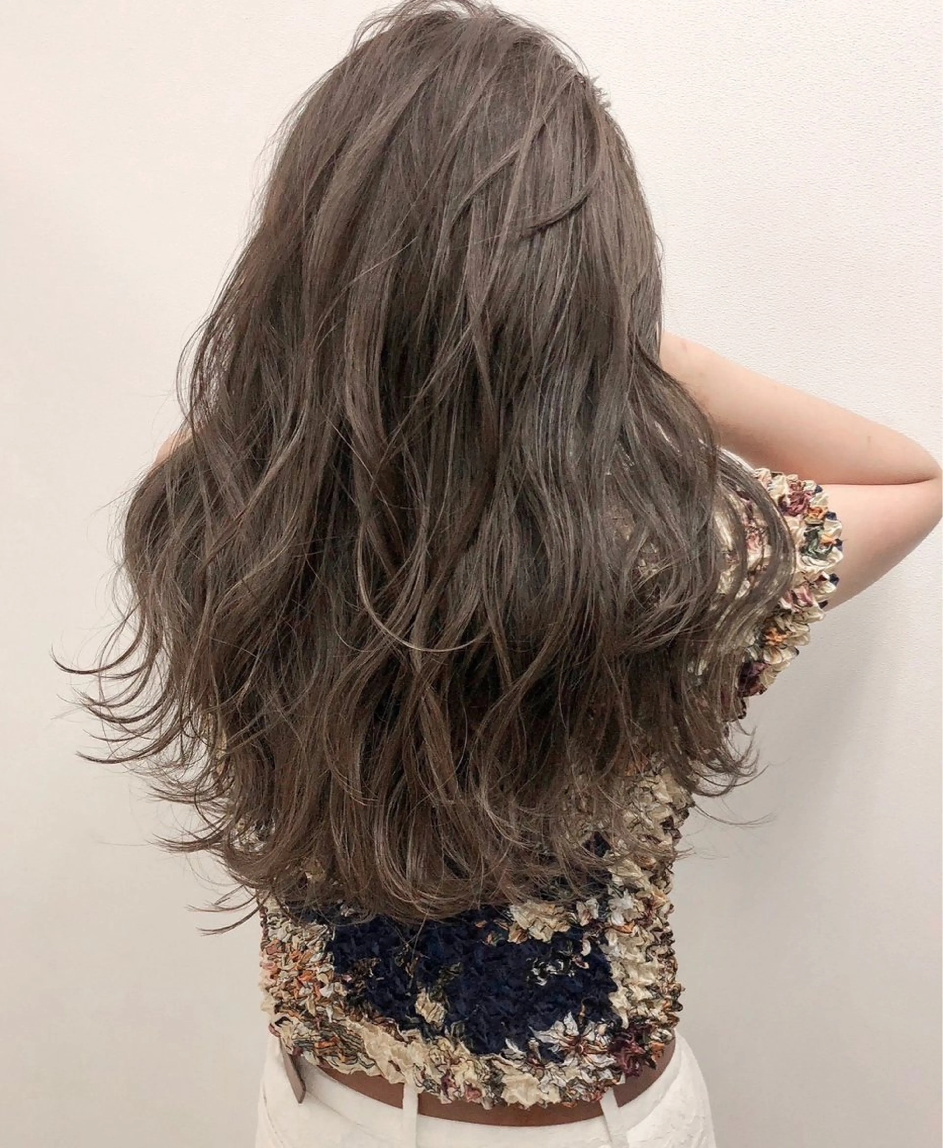 カラー ベージュカラー ブラウンカラー ブラウンベージュ 透明感カラー フォギーベージュ 辺見 葵のヘアスタイル