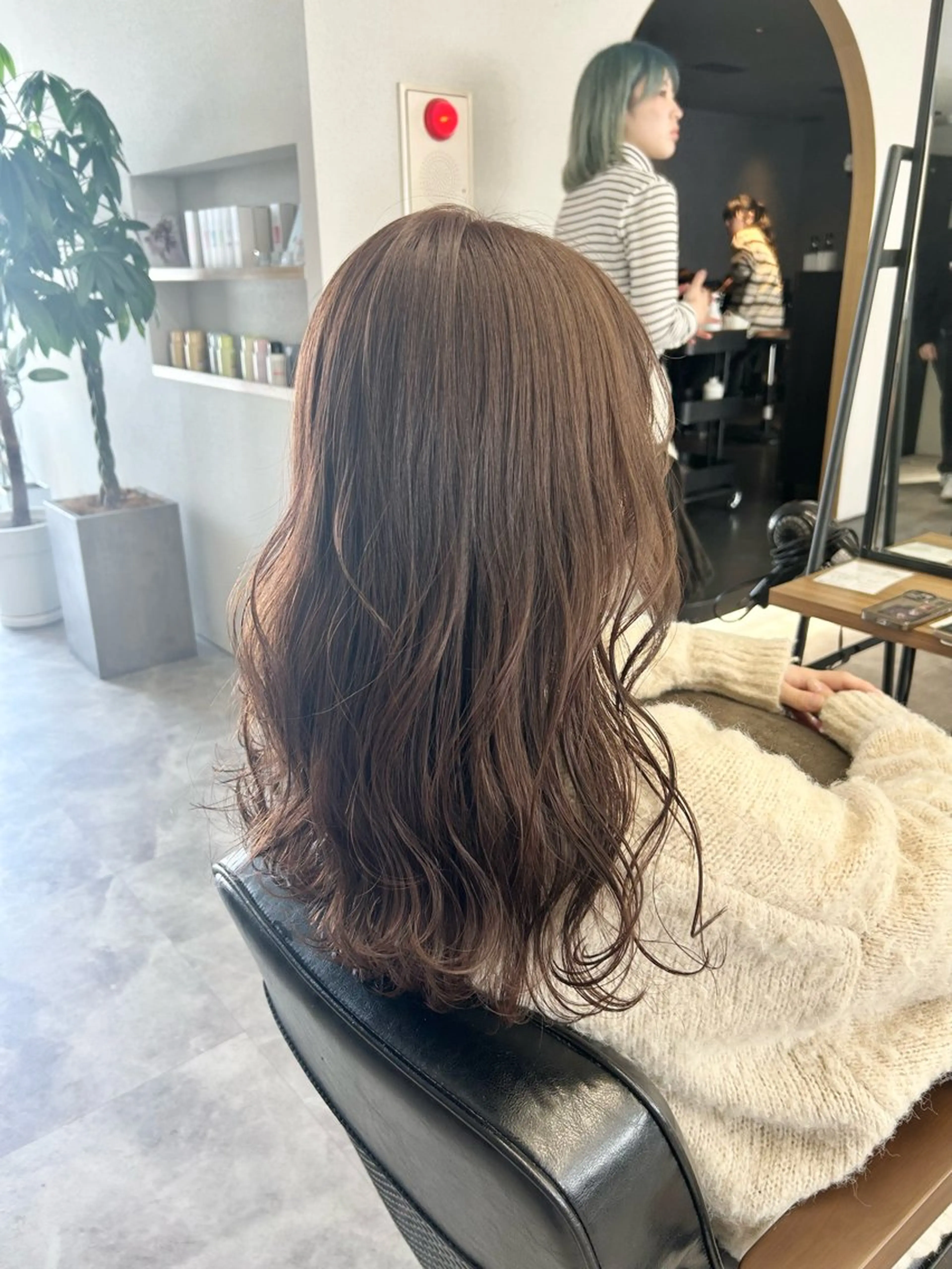 ロング カラー ベージュカラー ブラウンカラー Emitas.　井上 真奈美のヘアスタイル