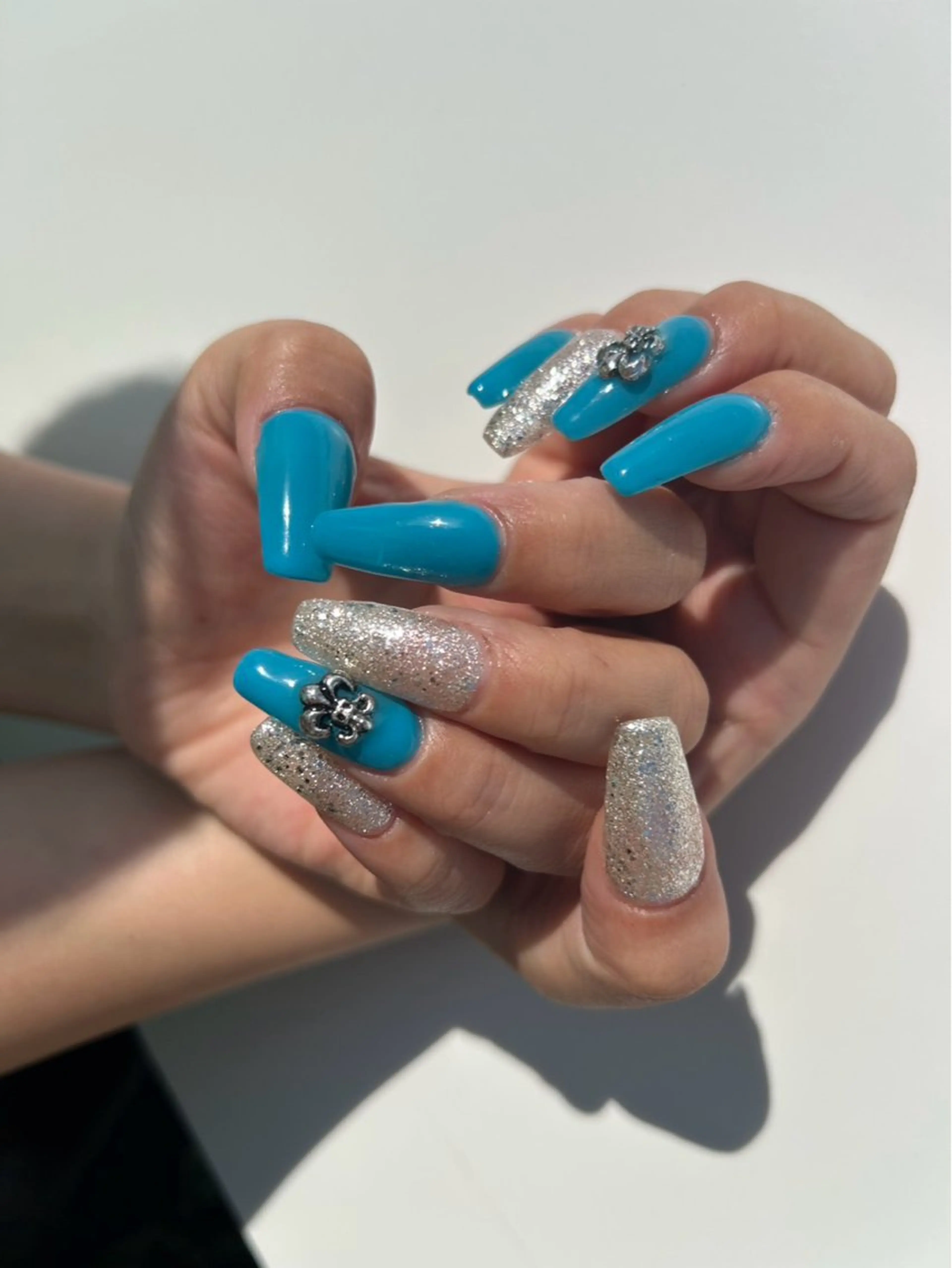 【hand】長さ出しワンカラー(オフあり)の写真