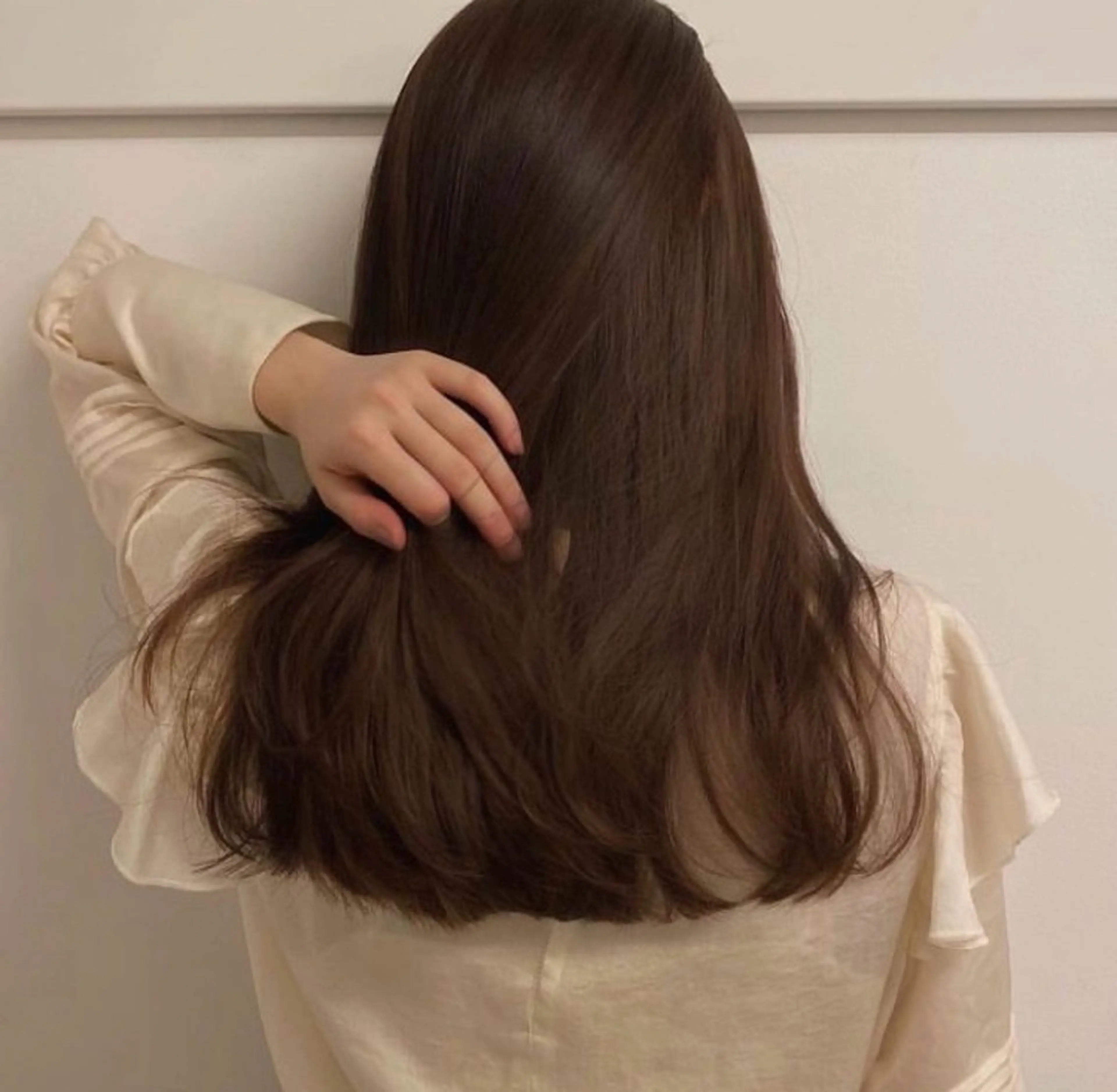 ロング カラー ベージュカラー NEST by chord所属・サキ🤍ハイトーン 🩰くびれ巻きヘアのヘアスタイル