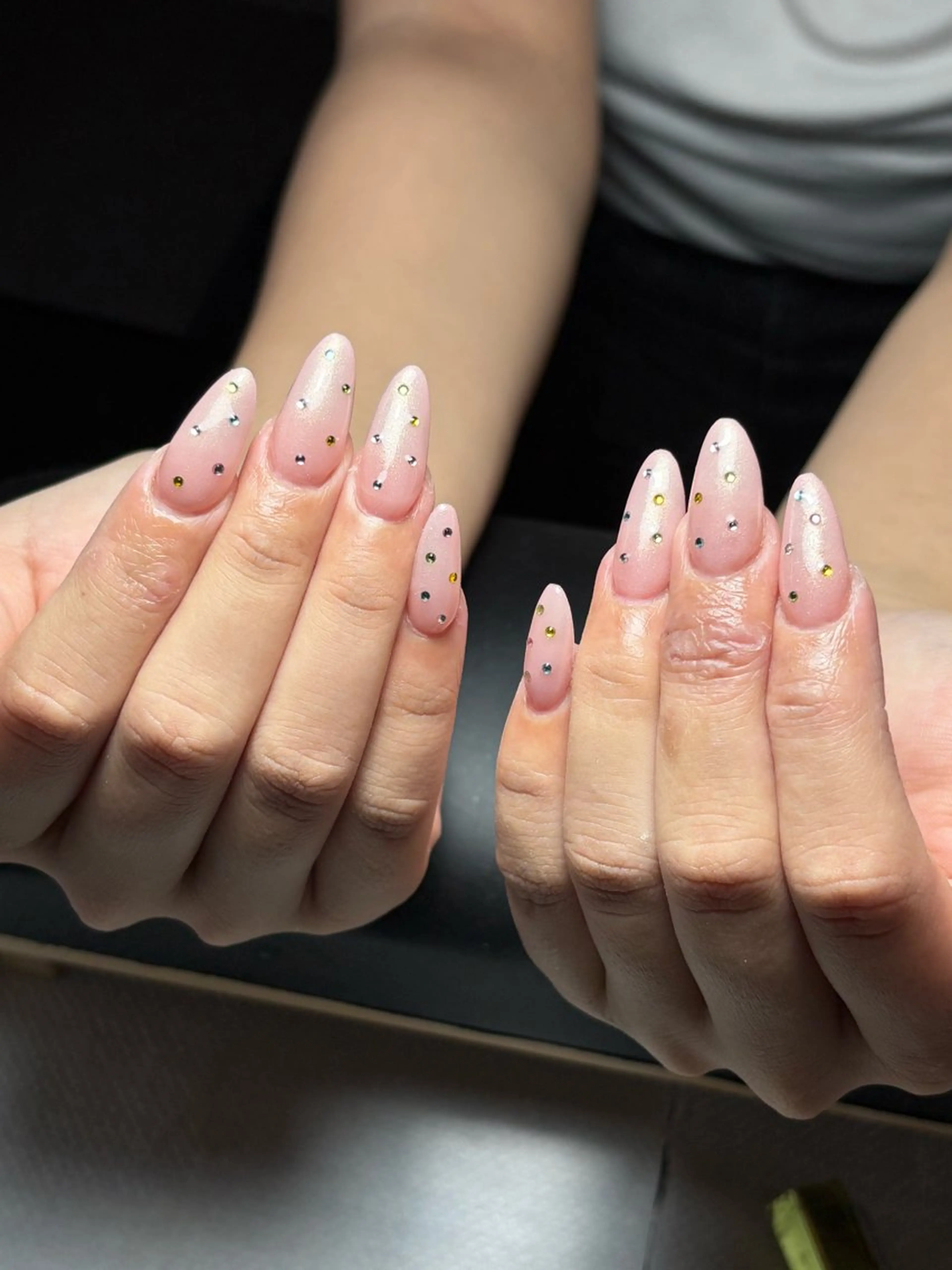 ネイル キラキラネイル ピンク ストーンネイル ハンドネイル モンナ CCのネイルデザイン