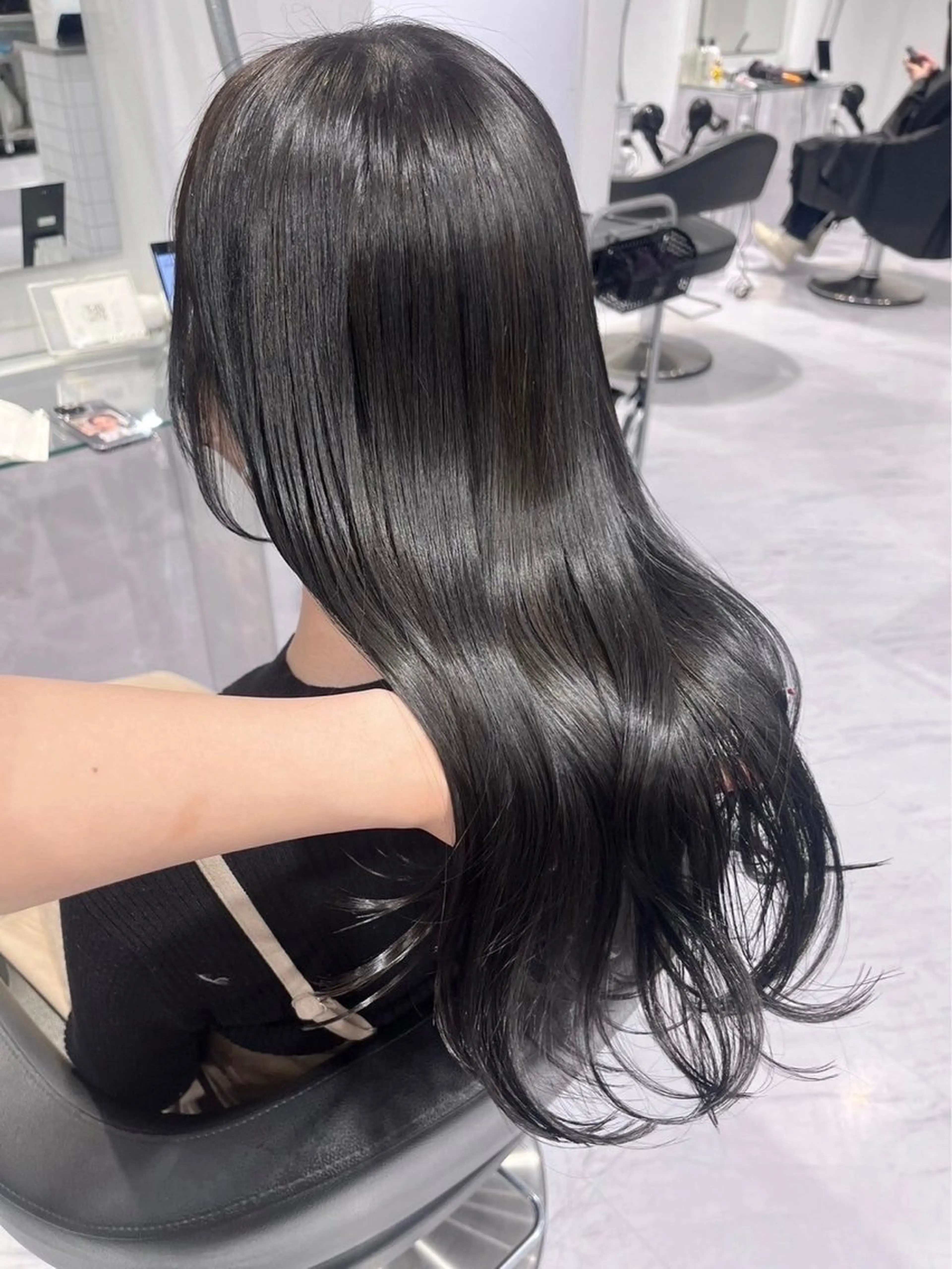 セミロング ヘアカラー トリートメント ヘッドスパ ヘアセット 大人っぽ透明感暗髪 🤍shio🤍のヘアスタイル