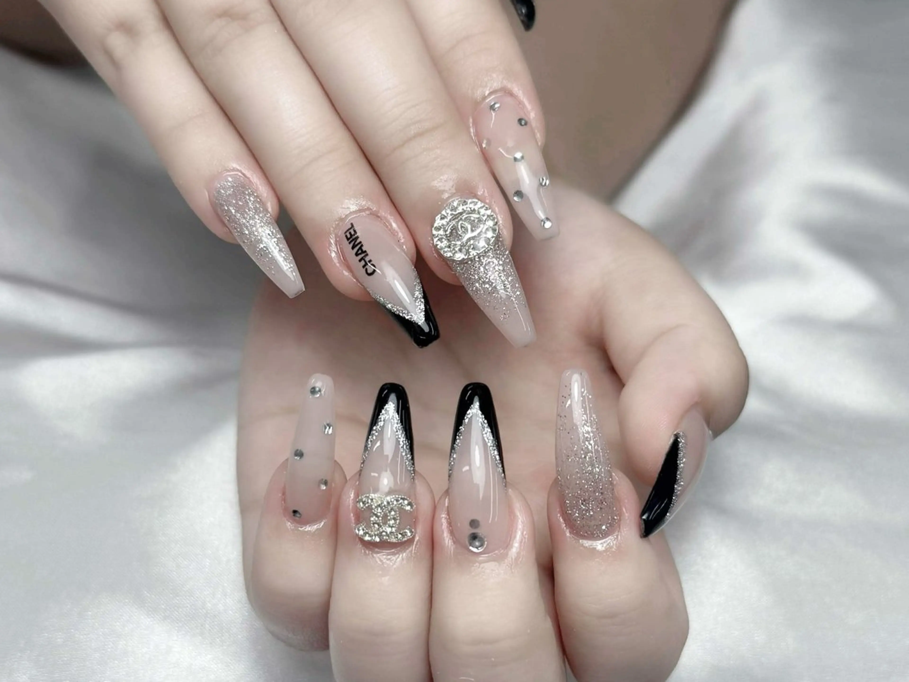 ネイル ハンドネイル ハンドケア Nova Nail Salonのネイルデザイン
