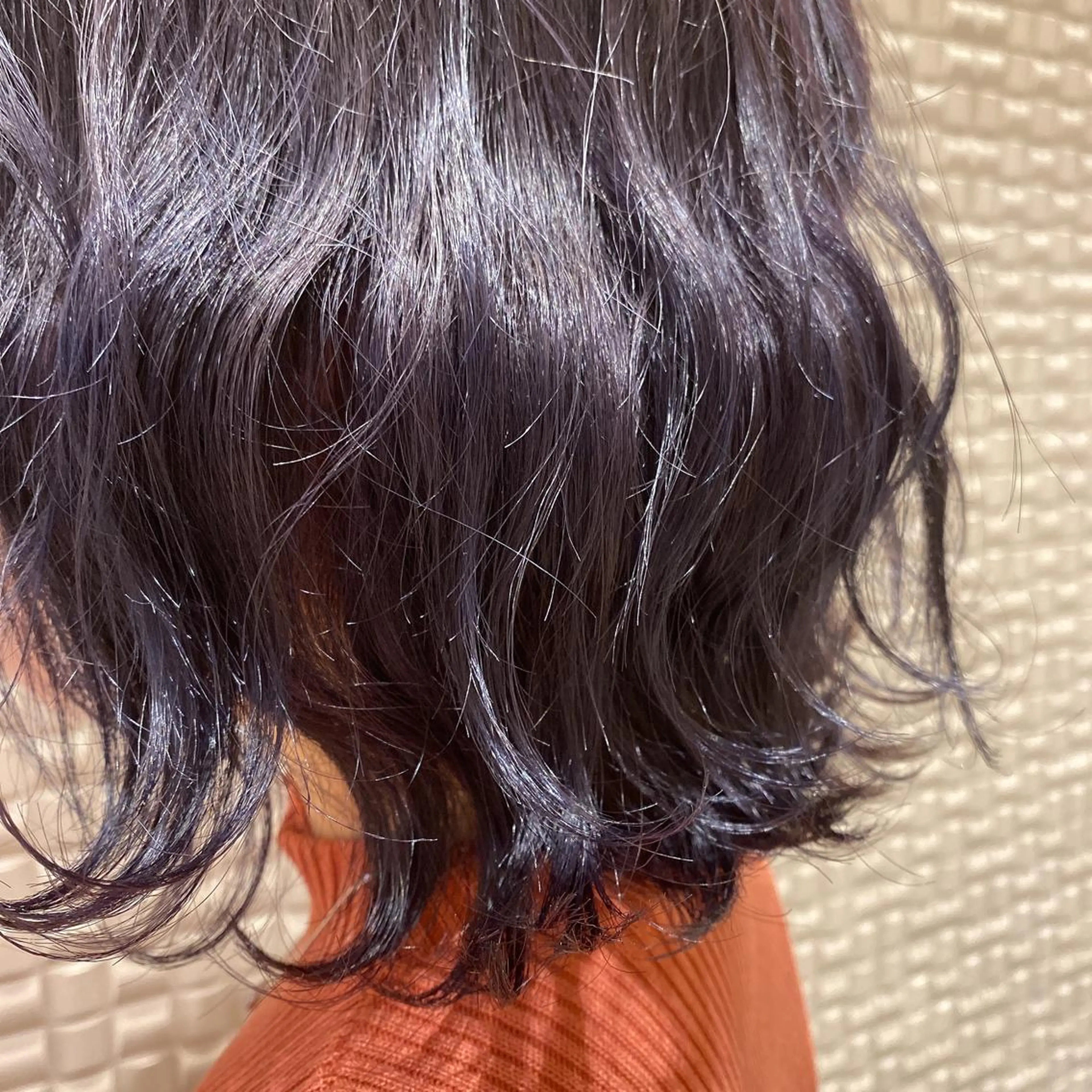 ミディアム パープルカラー 新宿スペインカール ヨモギダのヘアスタイル