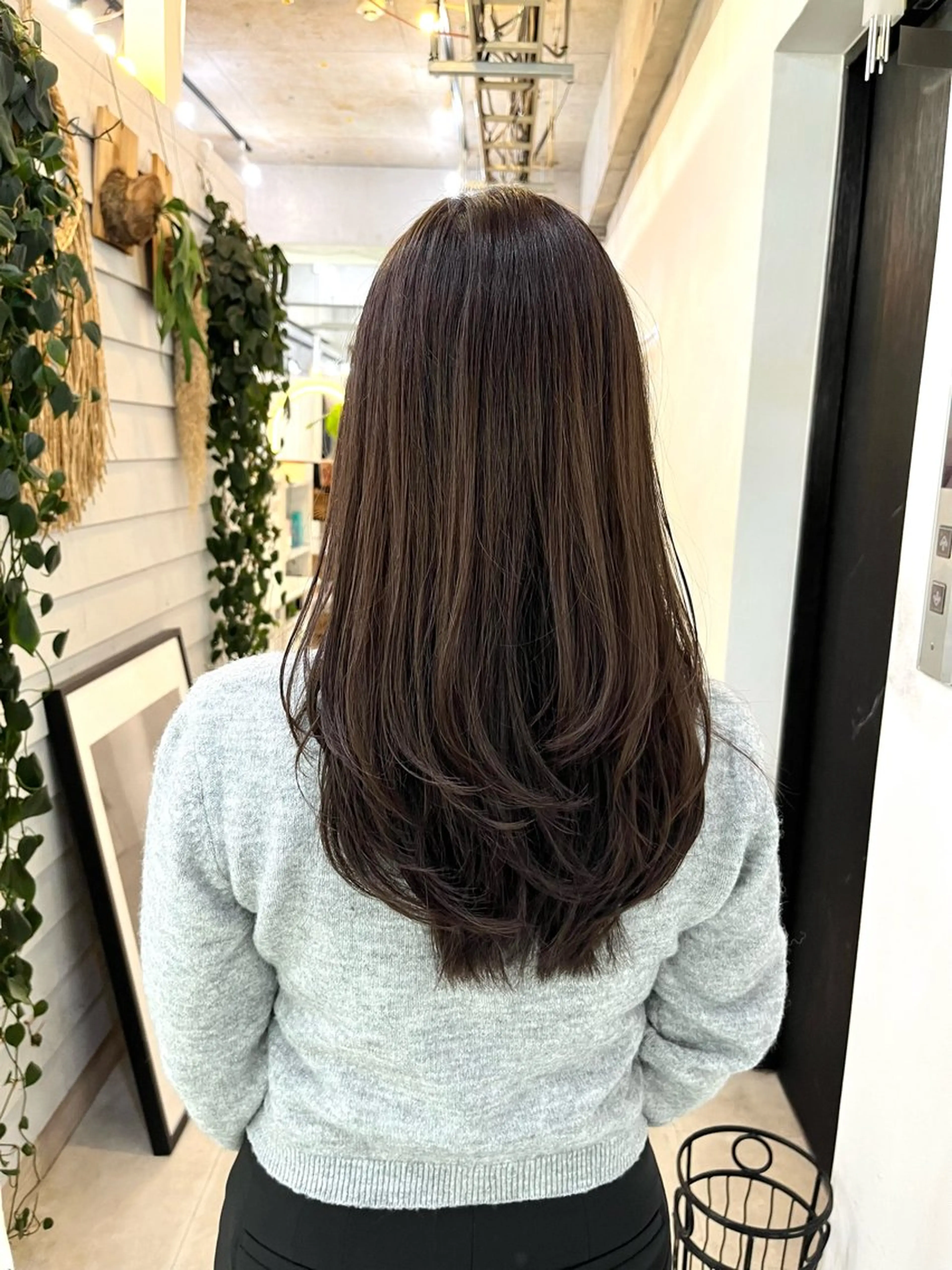 ミディアム カラー グレージュ レイヤーカット カット ヘアカラー 柔らかいヘアカラー 大成のヘアスタイル
