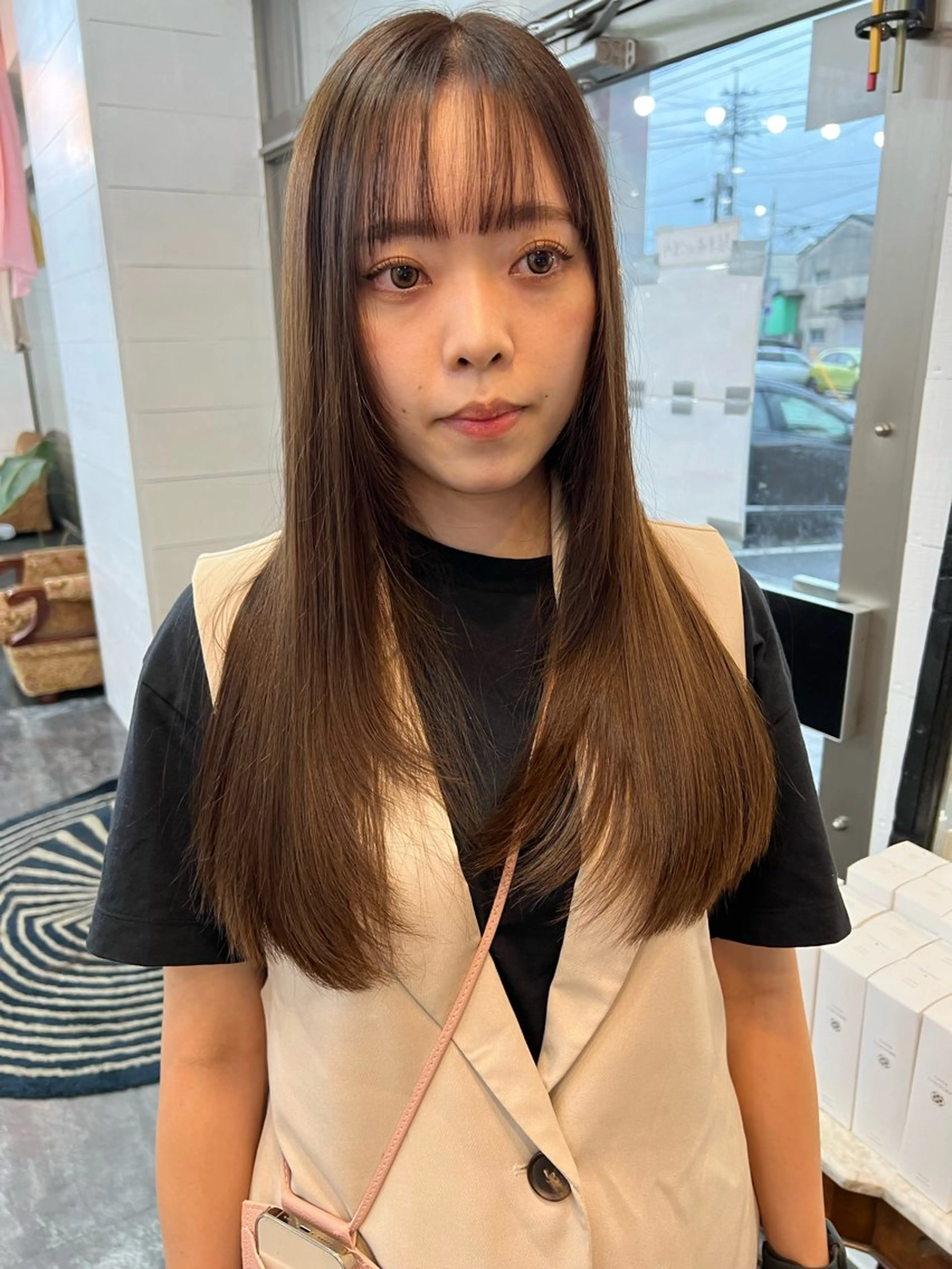 ロング カラー ベージュカラー オリーブベージュ レイヤーカット LOMARLIE JURIAのヘアスタイル
