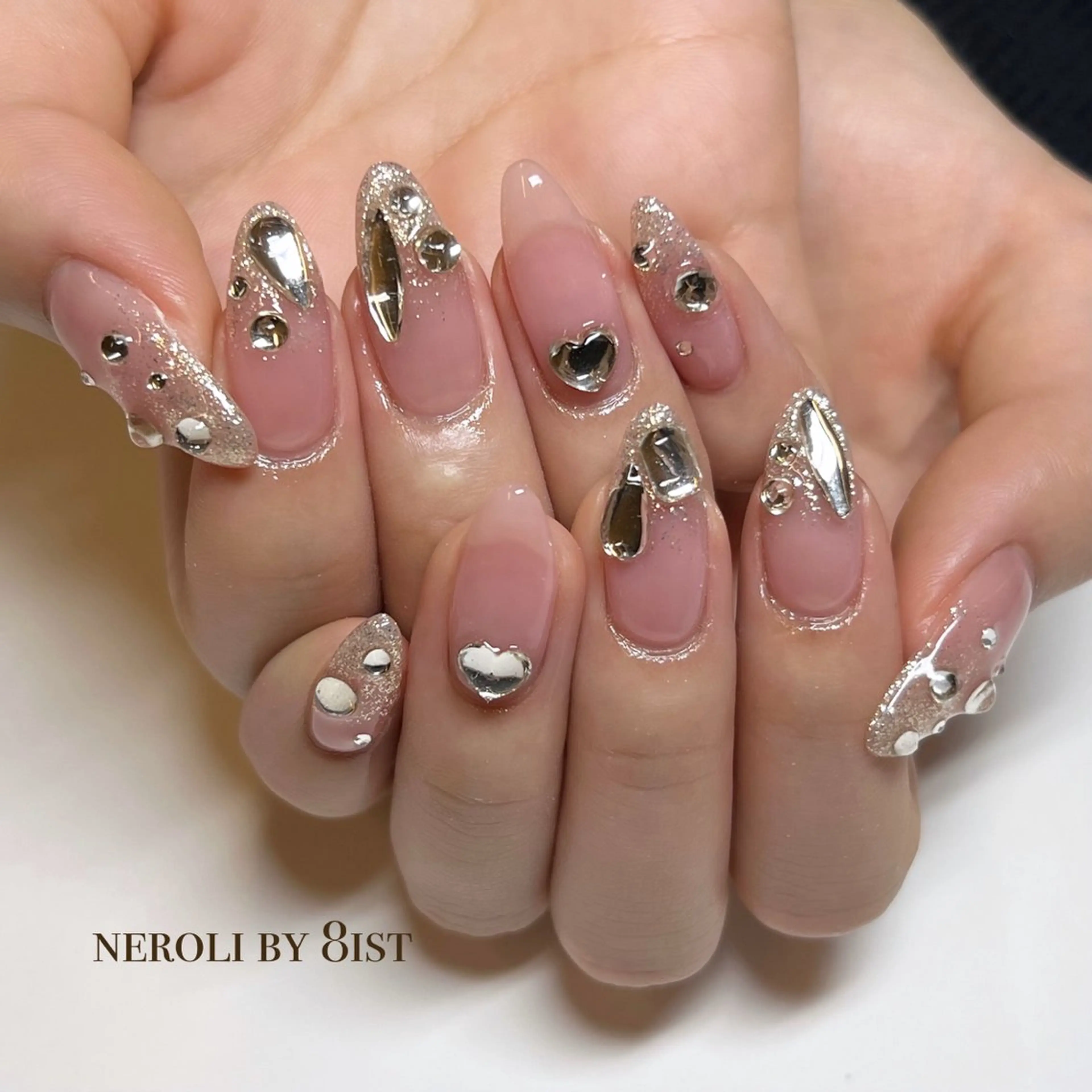 ネイル neroli スタッフのネイルデザイン