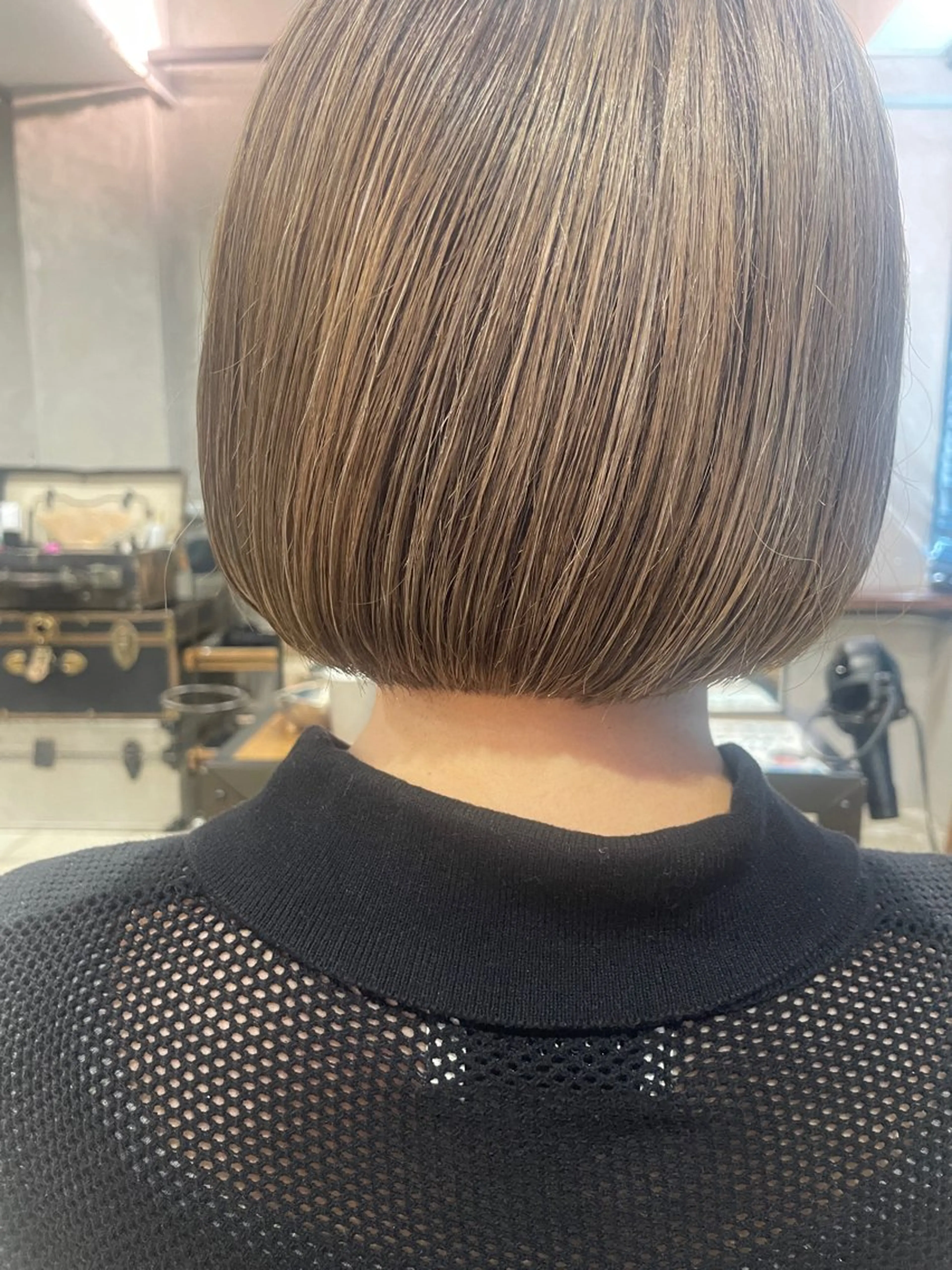 ショート カラー ブリーチ ボブ カット ヘアカラー トリートメント さの あやねのヘアスタイル