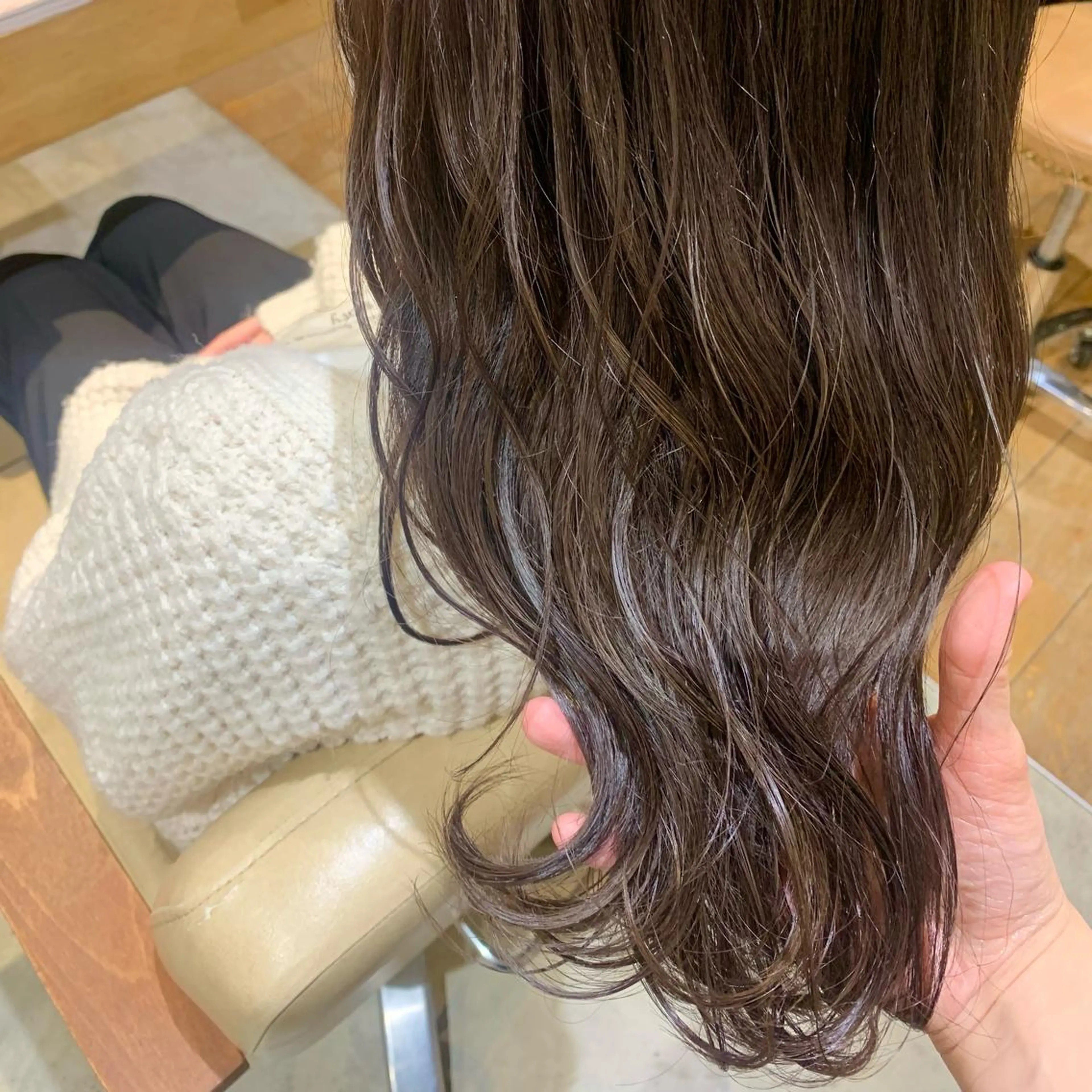 ロング カラー ヘアアレンジ グレージュ 浅倉栞 /透明感カラーのヘアスタイル