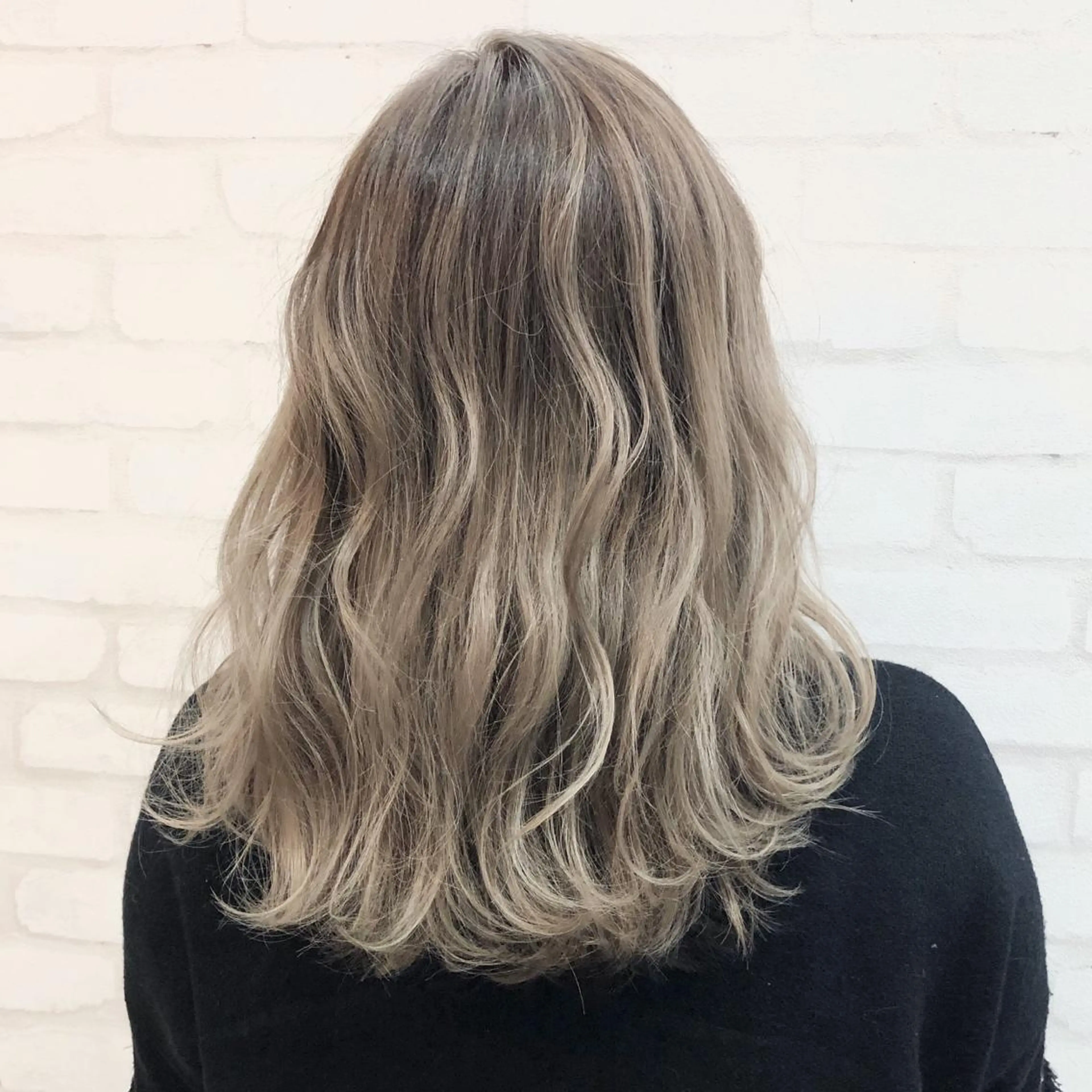 ミディアム 若山 敦のヘアスタイル