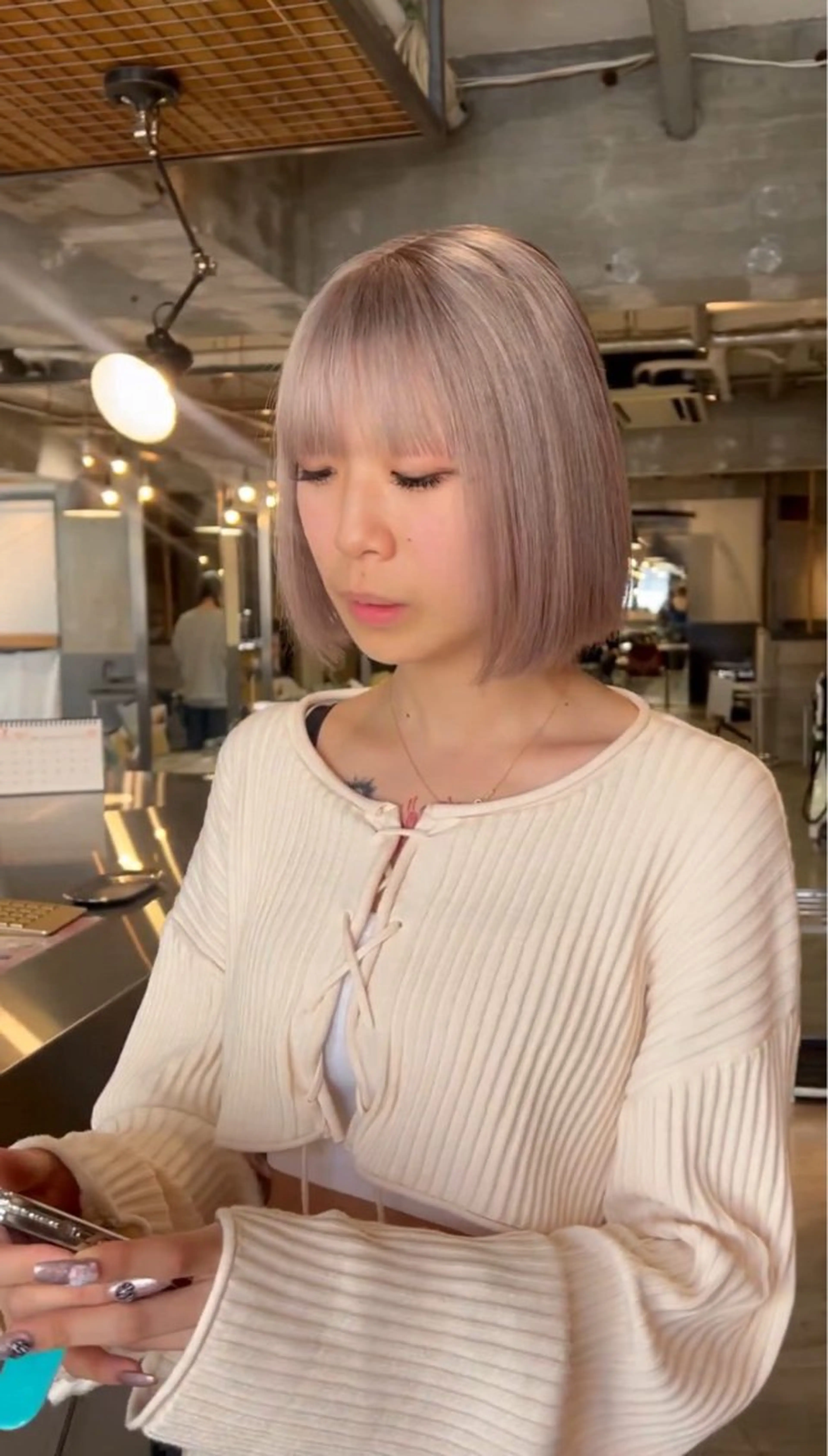 ミディアム カラー ブリーチ ボブ カット ヘアカラー 丸みショート /NAGISAのヘアスタイル