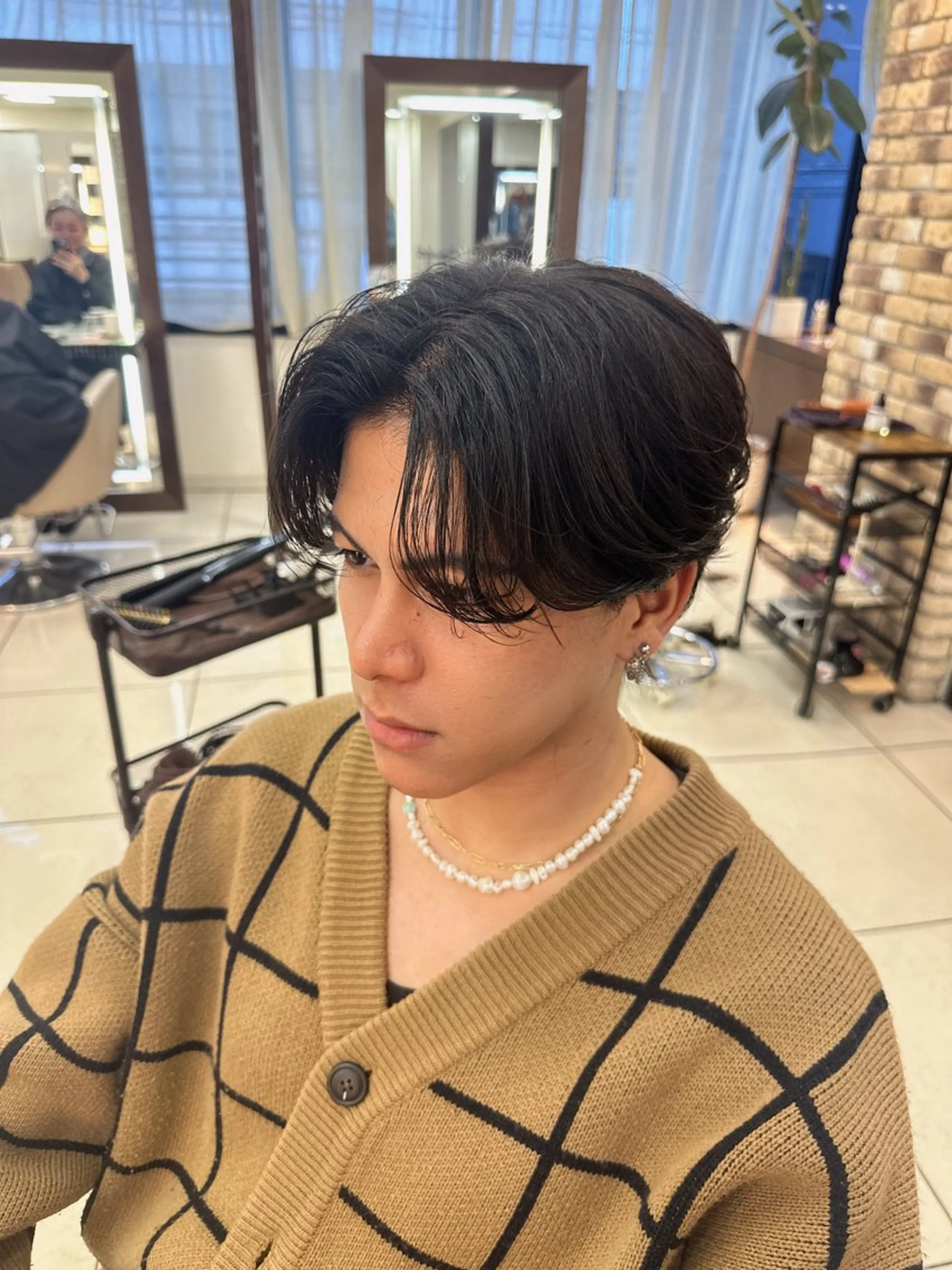 メンズ カット ラウンドマッシュシャ ドウニュアンスパーマのヘアスタイル