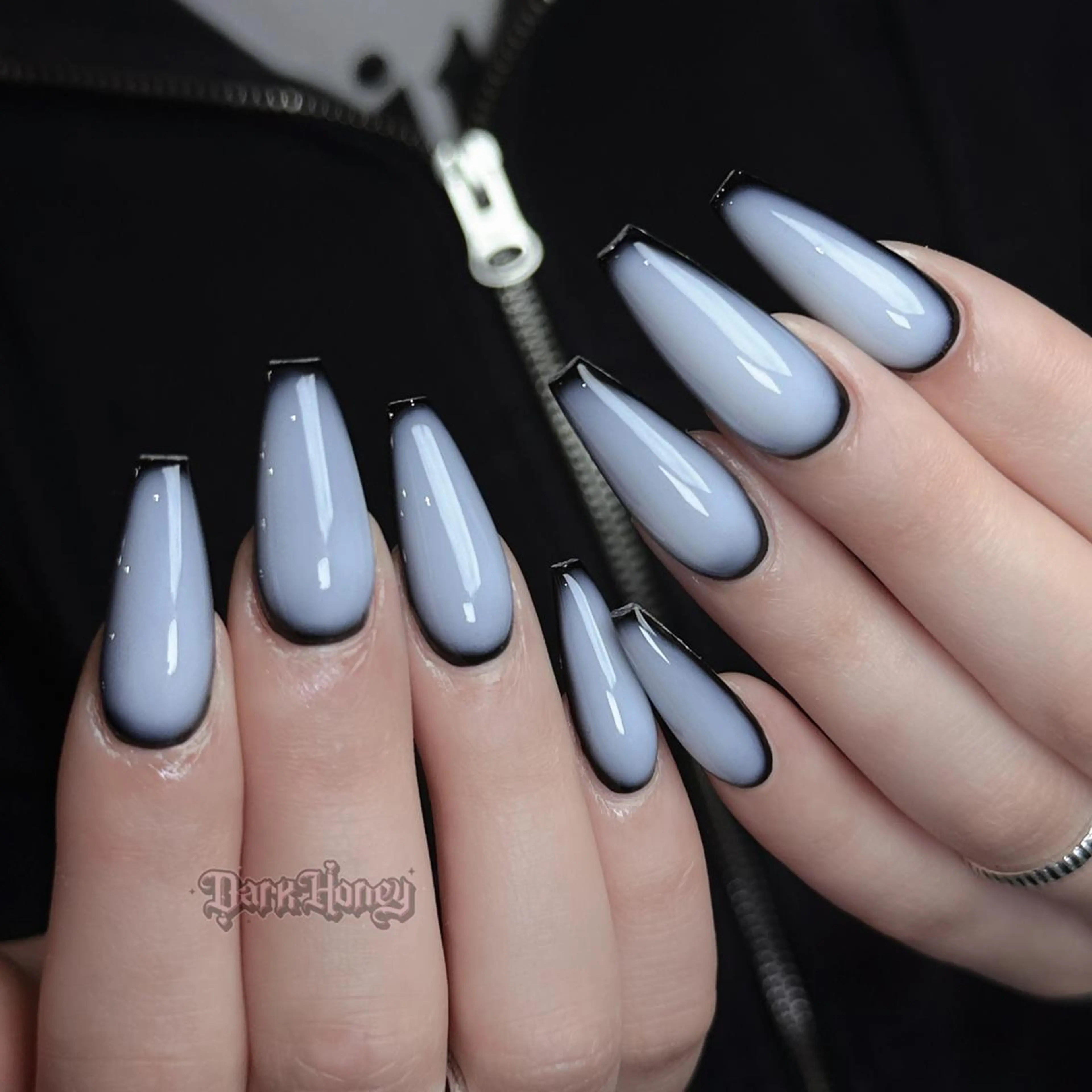 ネイル ハンドネイル Dark Honey Susuのネイルデザイン