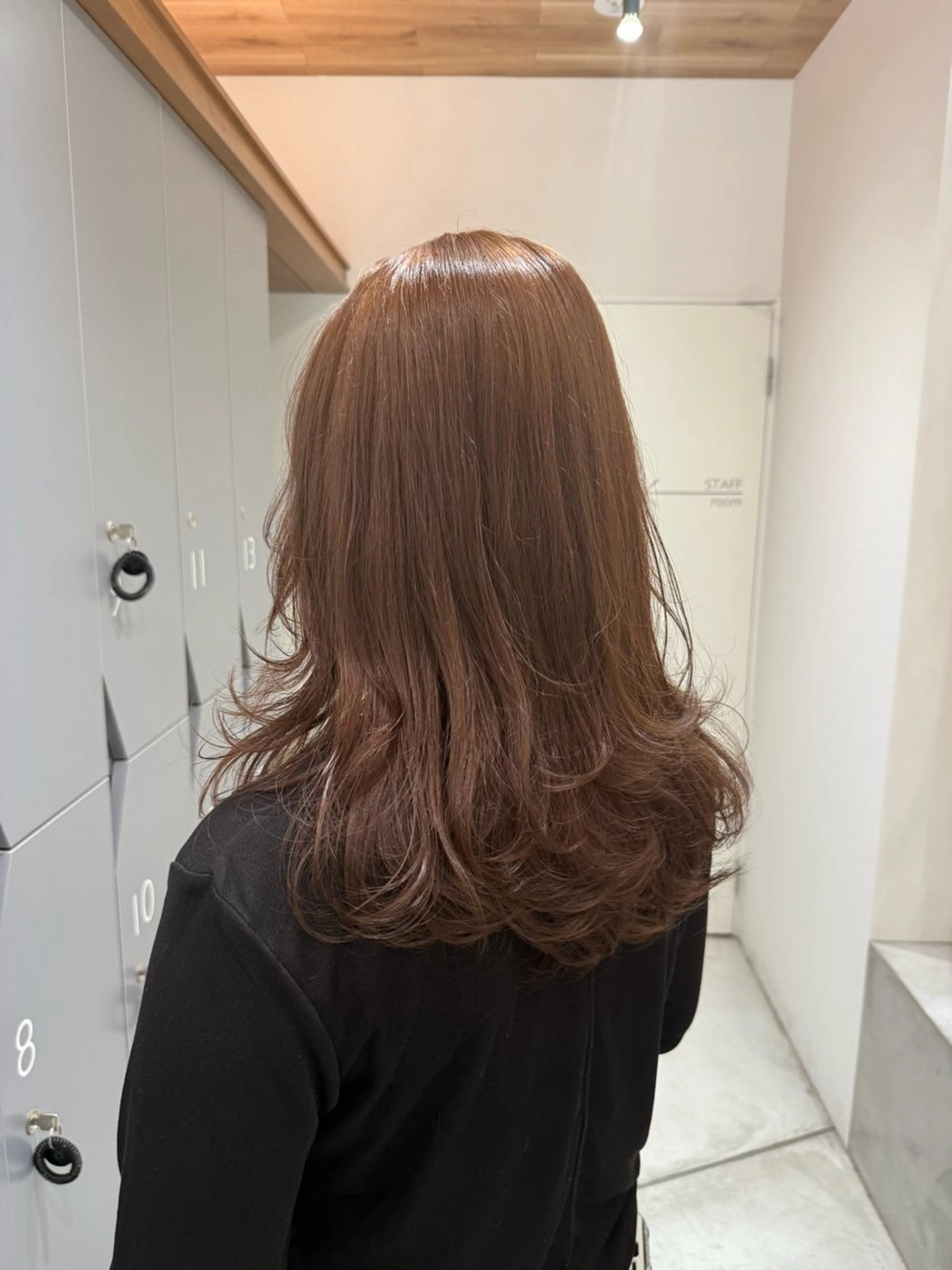 ロング 金田 彩花のヘアスタイル